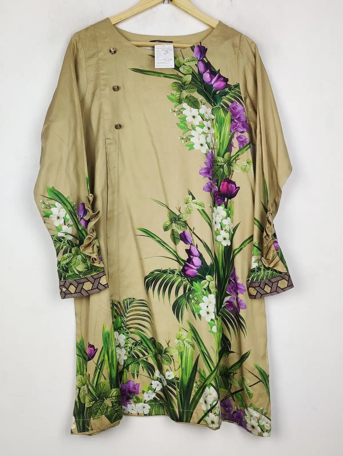 Buy online pre-used pre-loved 100% authentic & Original branded Cross Stitch (BK-5738) available in Pakistan. Top international brands avilable.