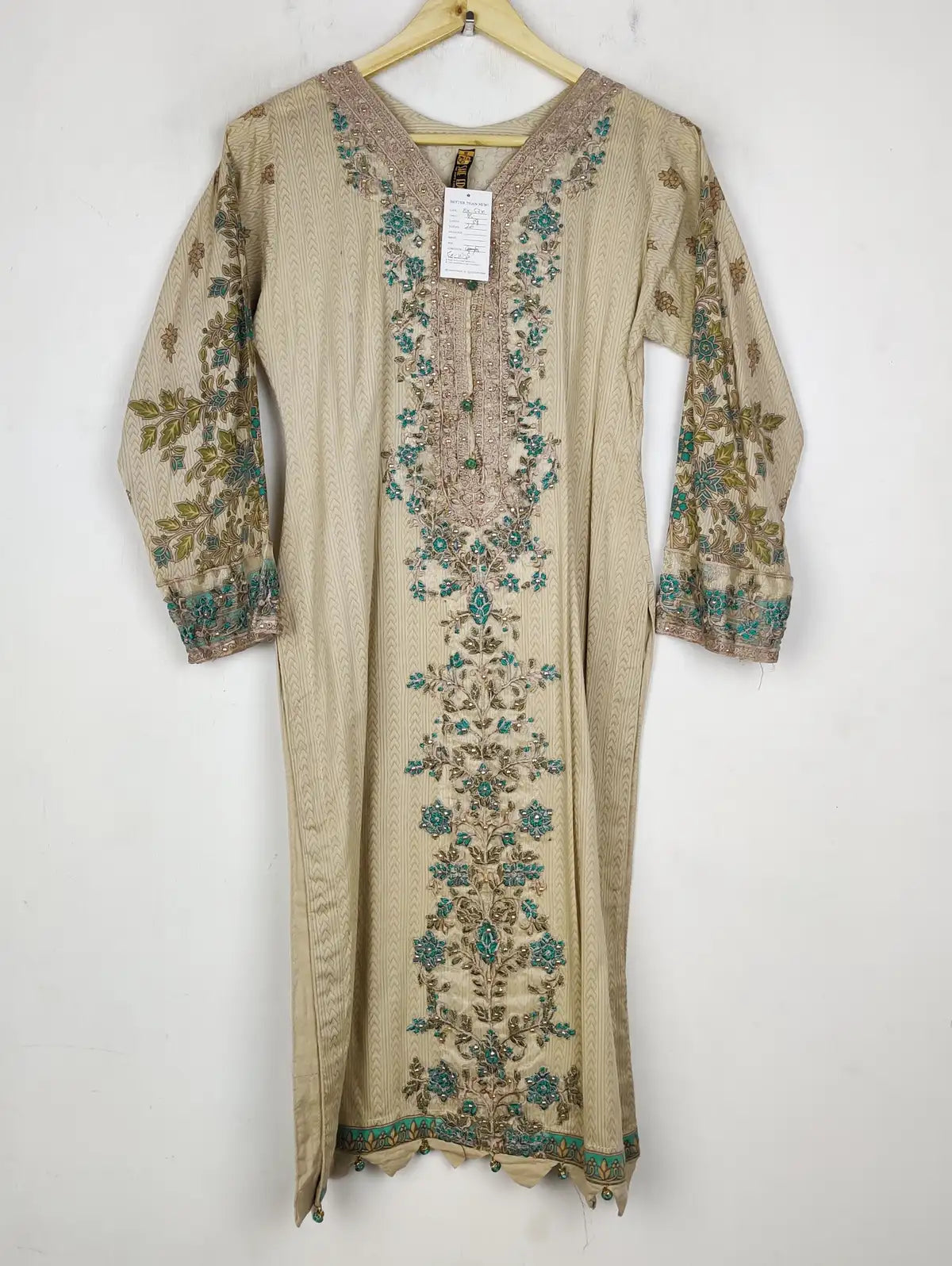 Buy online pre-used pre-loved 100% authentic & Original branded She Edge (BK-5741) available in Pakistan. Top international brands avilable.