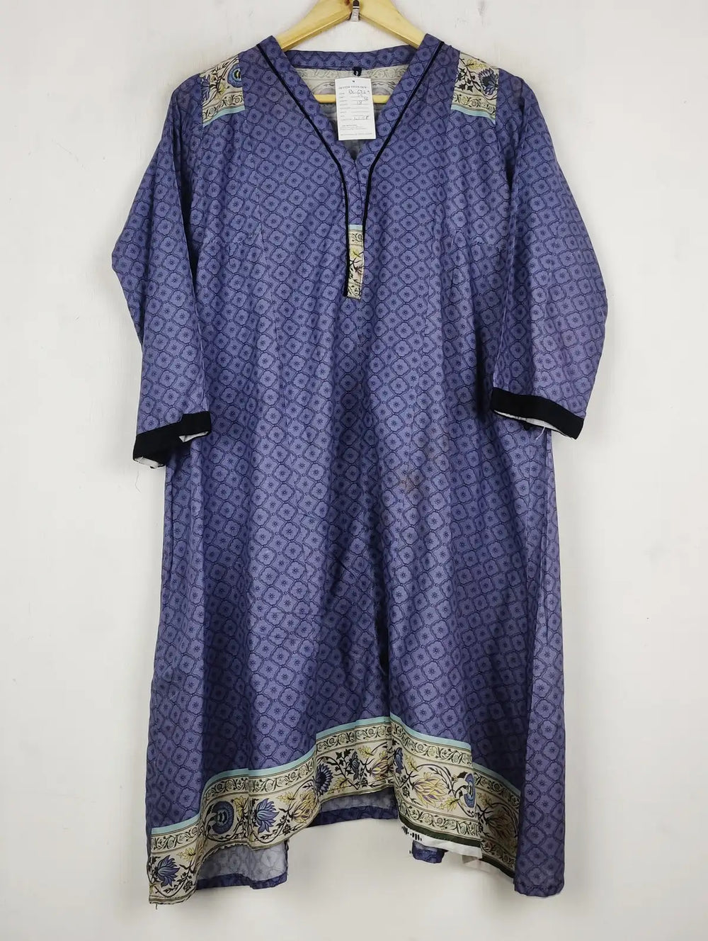 Buy online pre-used pre-loved 100% authentic & Original branded Unknown Brand (BK-5769) available in Pakistan. Top international brands avilable.