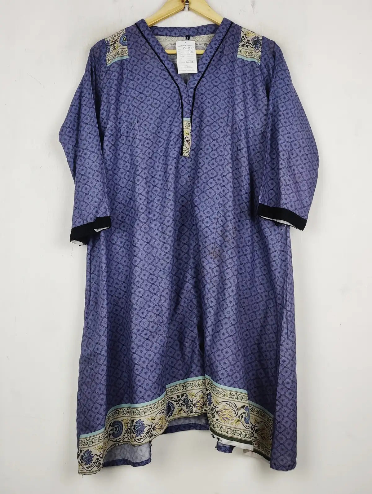 Buy online pre-used pre-loved 100% authentic & Original branded Unknown Brand (BK-5769) available in Pakistan. Top international brands avilable.