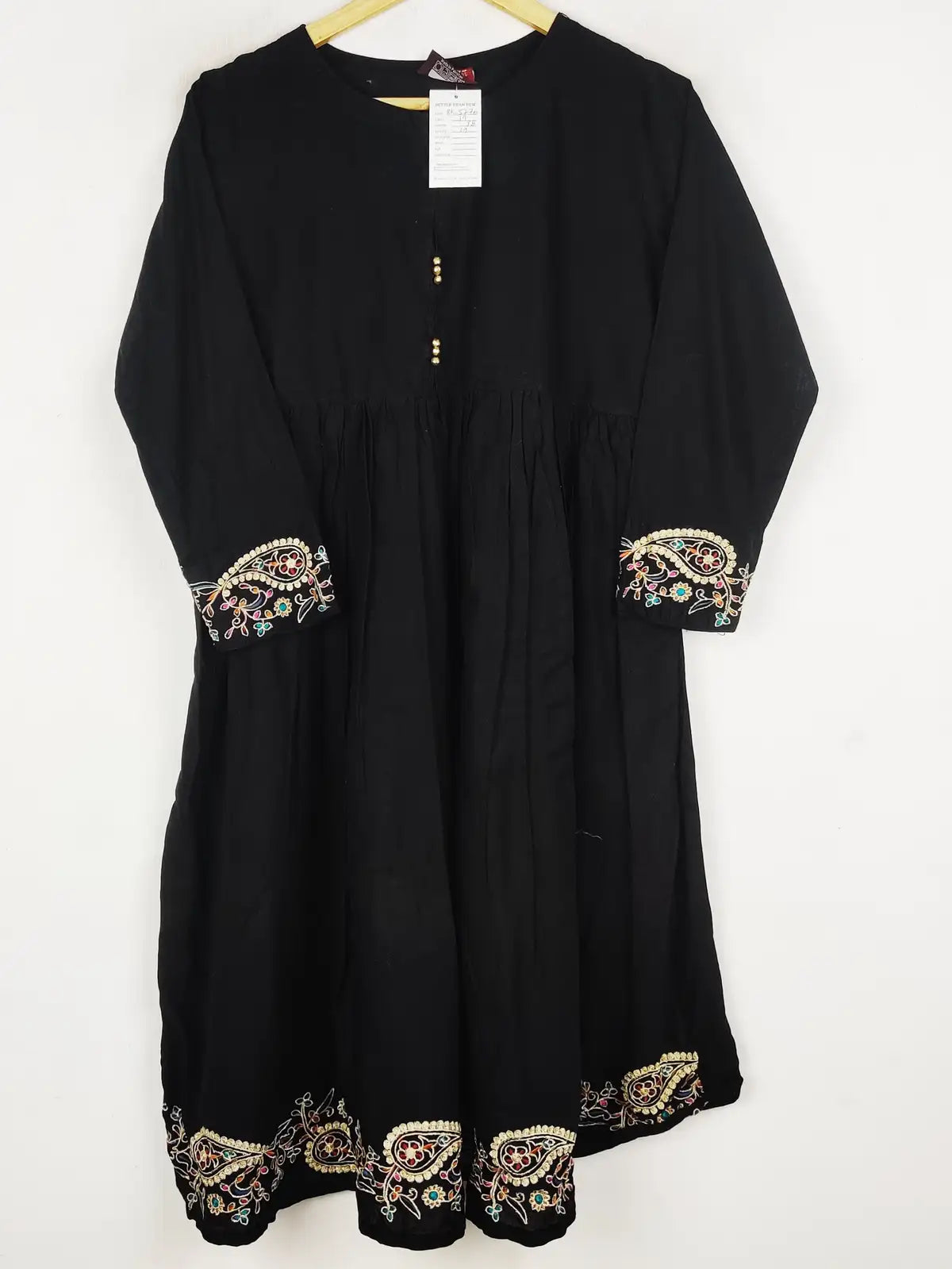 Buy online pre-used pre-loved 100% authentic & Original branded Simrans (BK-5770) available in Pakistan. Top international brands avilable.