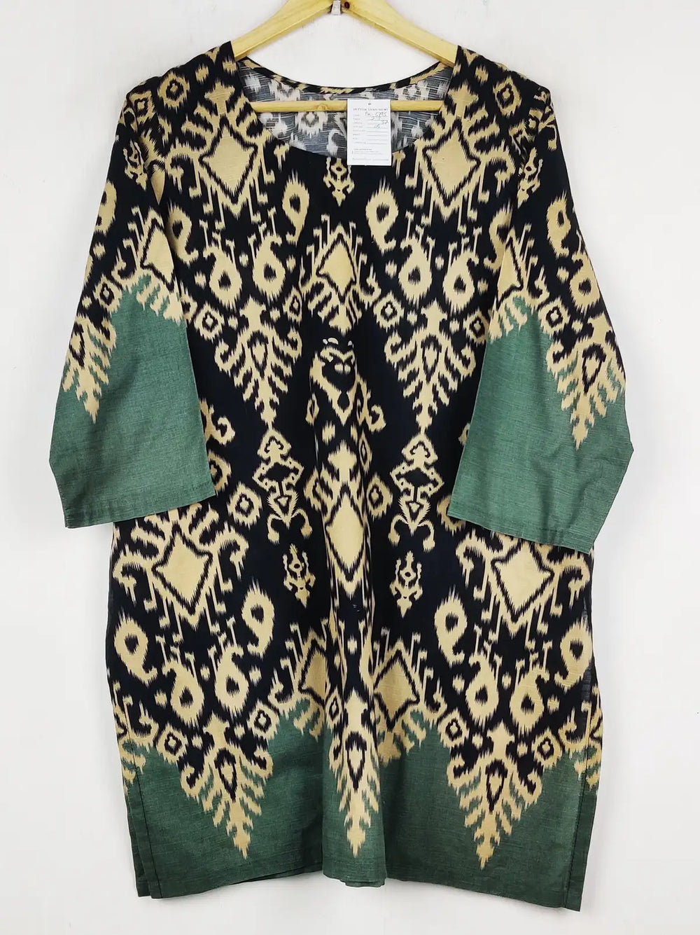 Buy online pre-used pre-loved 100% authentic & Original branded Unknown Brand (BK-5795) available in Pakistan. Top international brands avilable.