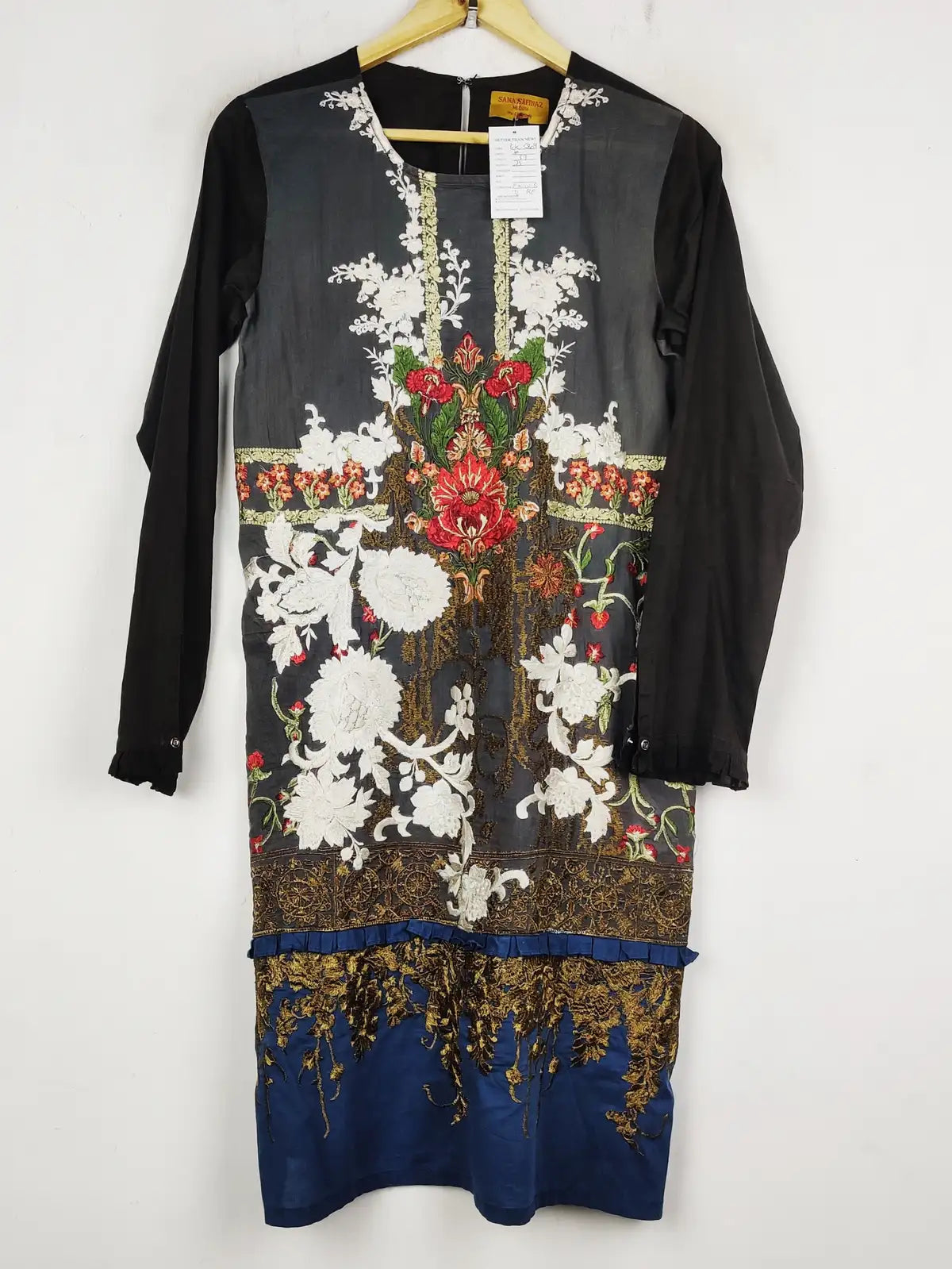 Buy online pre-used pre-loved 100% authentic & Original branded Sana Safinaz (BK-5804) available in Pakistan. Top international brands avilable.