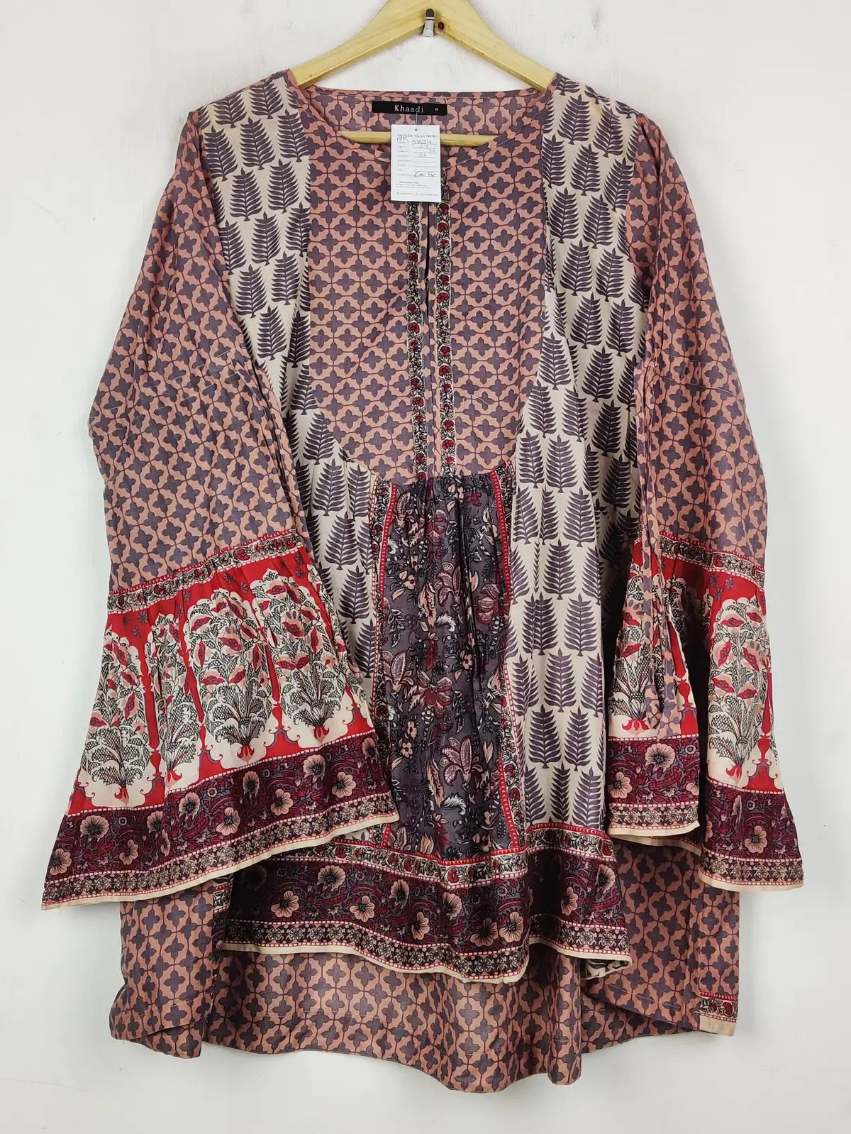 Buy online pre-used pre-loved 100% authentic & Original branded Khaadi (BK-5834) available in Pakistan. Top international brands avilable.