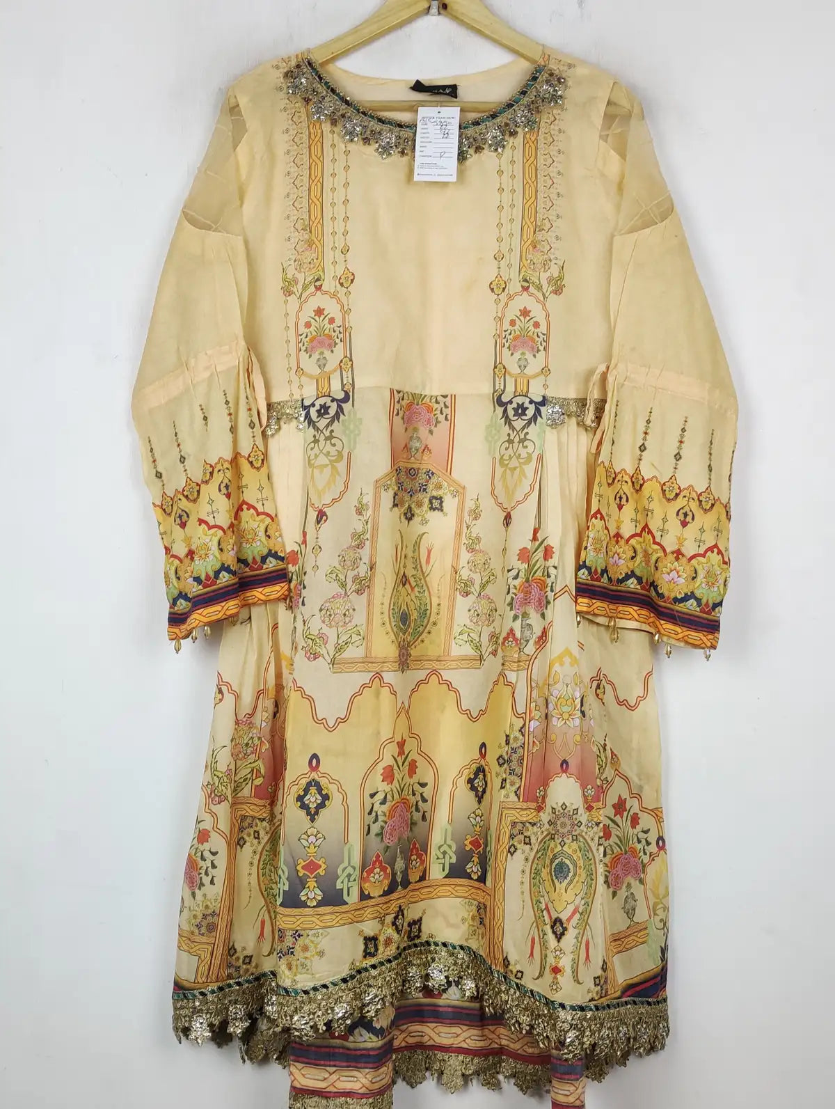 Buy online pre-used pre-loved 100% authentic & Original branded Ayanasi (BK-5850) available in Pakistan. Top international brands avilable.