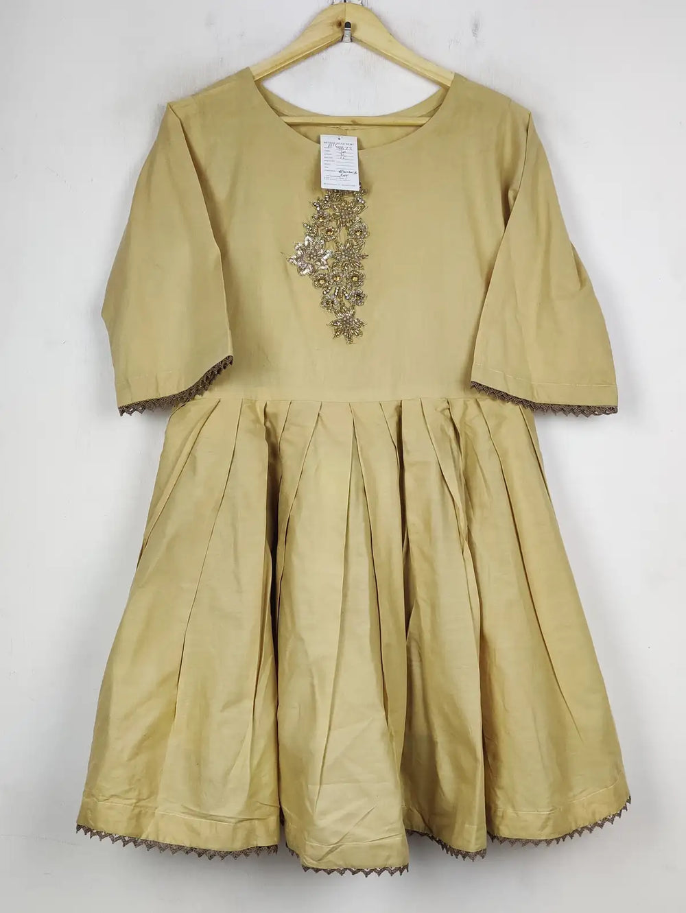 Buy online pre-used pre-loved 100% authentic & Original branded Unknown Brand (BK-5873) available in Pakistan. Top international brands avilable.