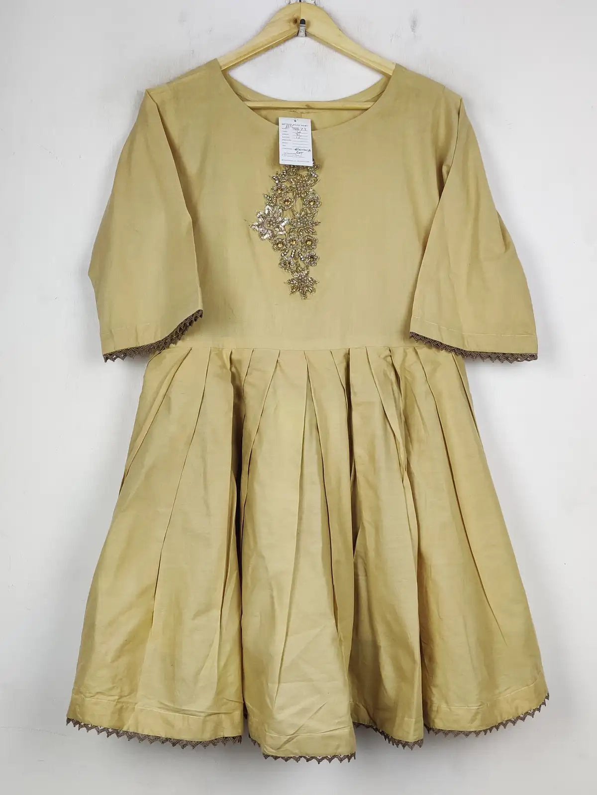 Buy online pre-used pre-loved 100% authentic & Original branded Unknown Brand (BK-5873) available in Pakistan. Top international brands avilable.