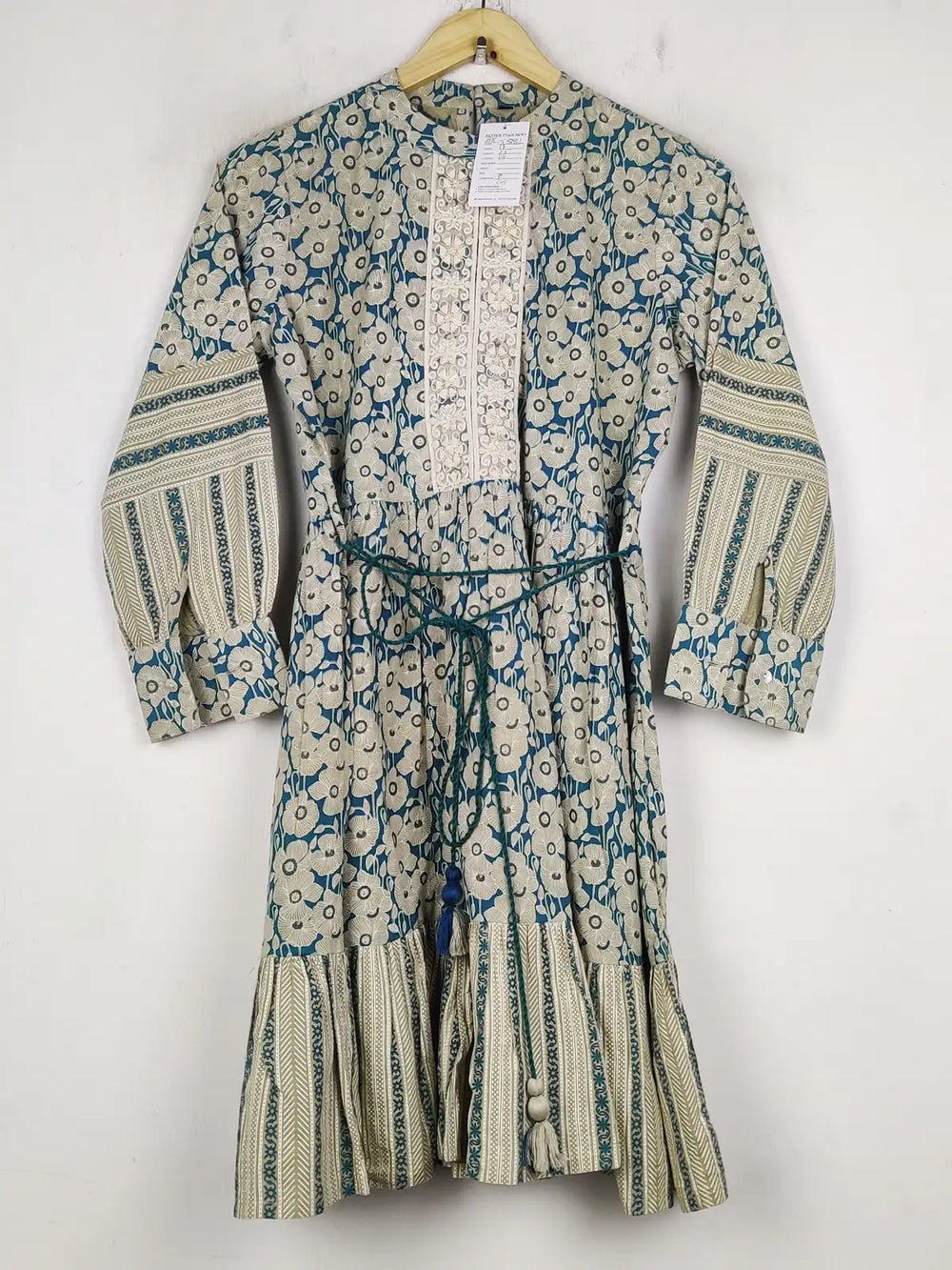 Buy online pre-used pre-loved 100% authentic & Original branded Unknown Brand (BK-5881) available in Pakistan. Top international brands avilable.