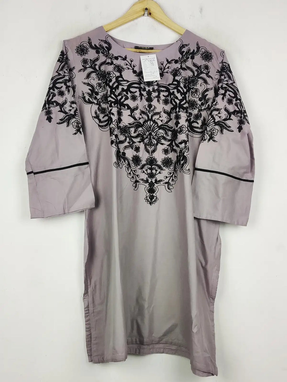 Buy online pre-used pre-loved 100% authentic & Original branded Kayra (BK-5898) available in Pakistan. Top international brands avilable.