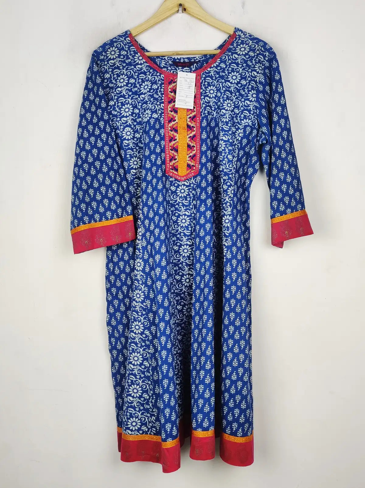 Buy online pre-used pre-loved 100% authentic & Original branded Srishti (BK-5923) available in Pakistan. Top international brands avilable.