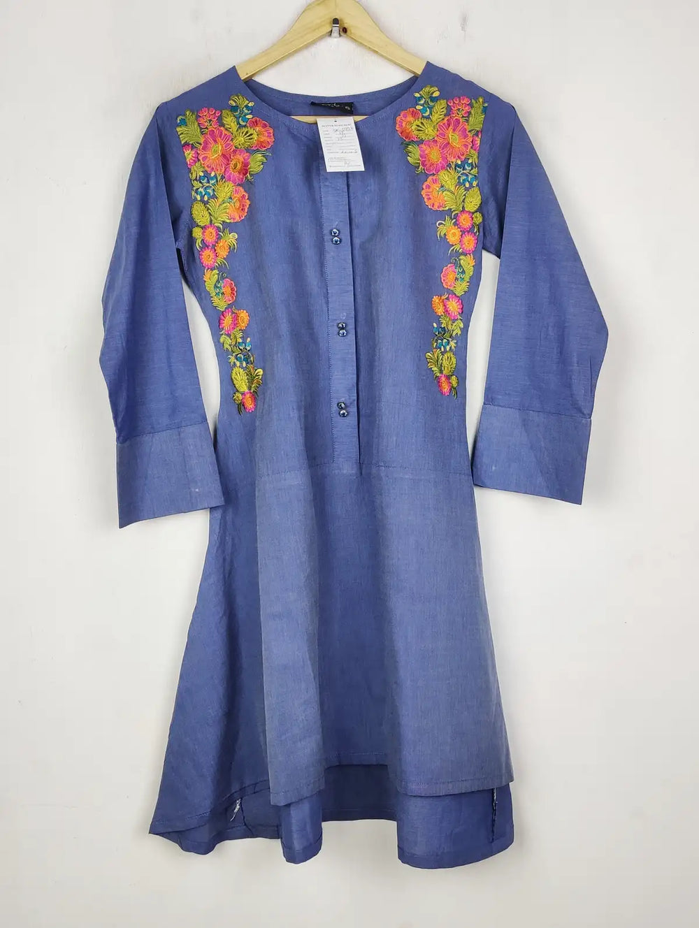 Buy online pre-used pre-loved 100% authentic & Original branded Ally,S (BK-5937) available in Pakistan. Top international brands avilable.
