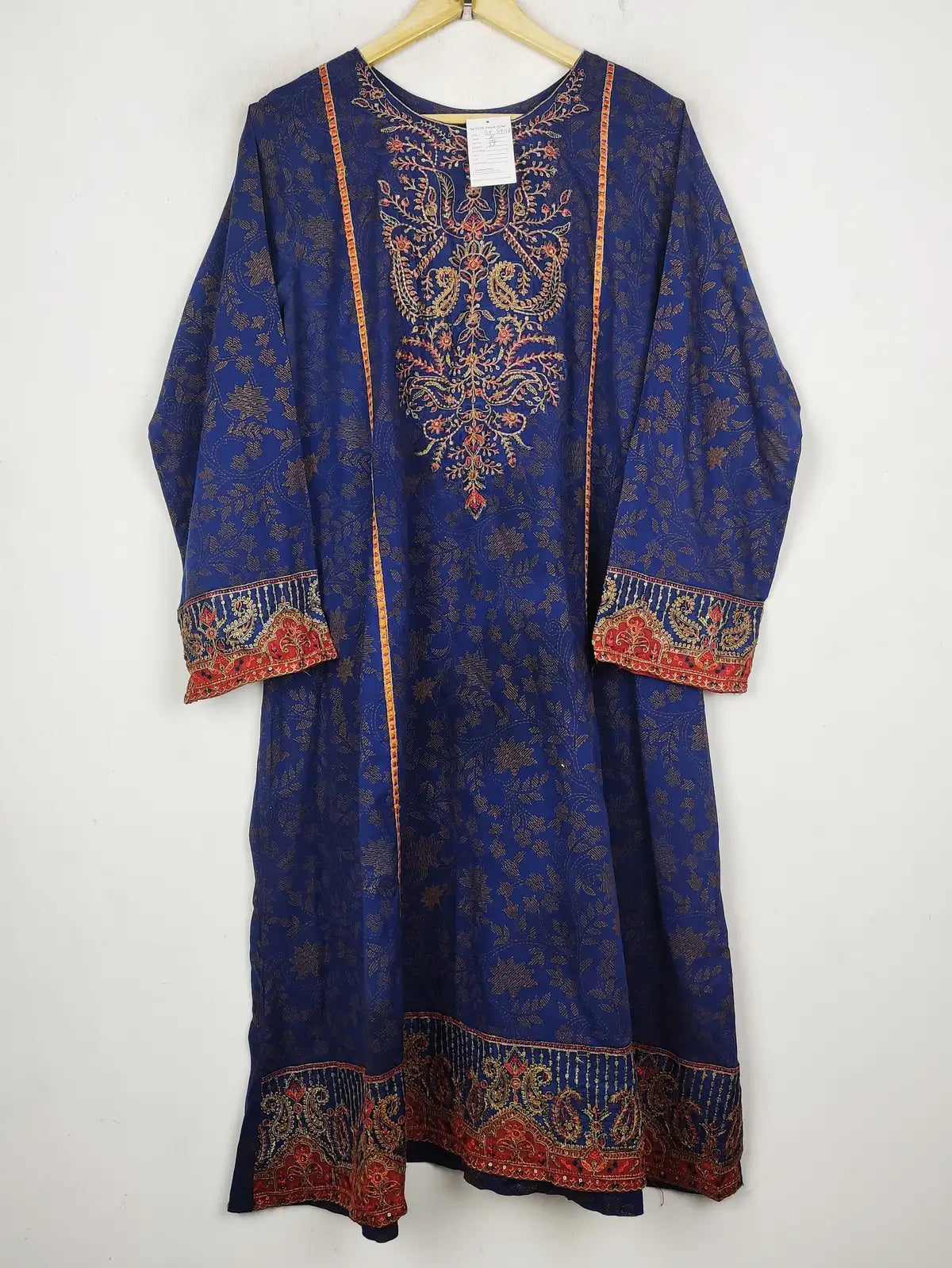Buy online pre-used pre-loved 100% authentic & Original branded Bin Saeed (BK-5946) available in Pakistan. Top international brands avilable.