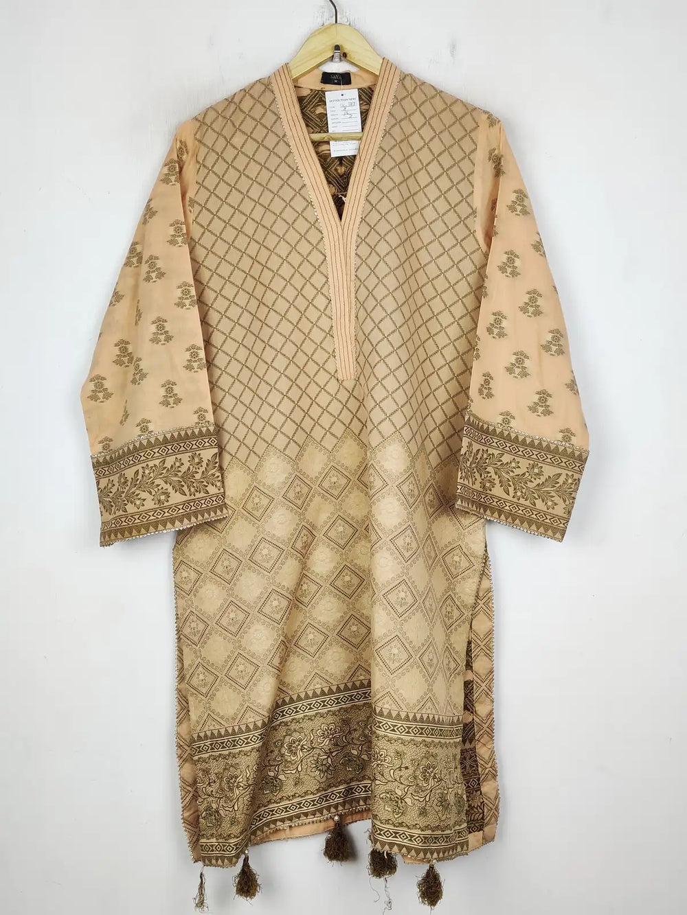 Buy online pre-used pre-loved 100% authentic & Original branded Saya (BK-5971) available in Pakistan. Top international brands avilable.