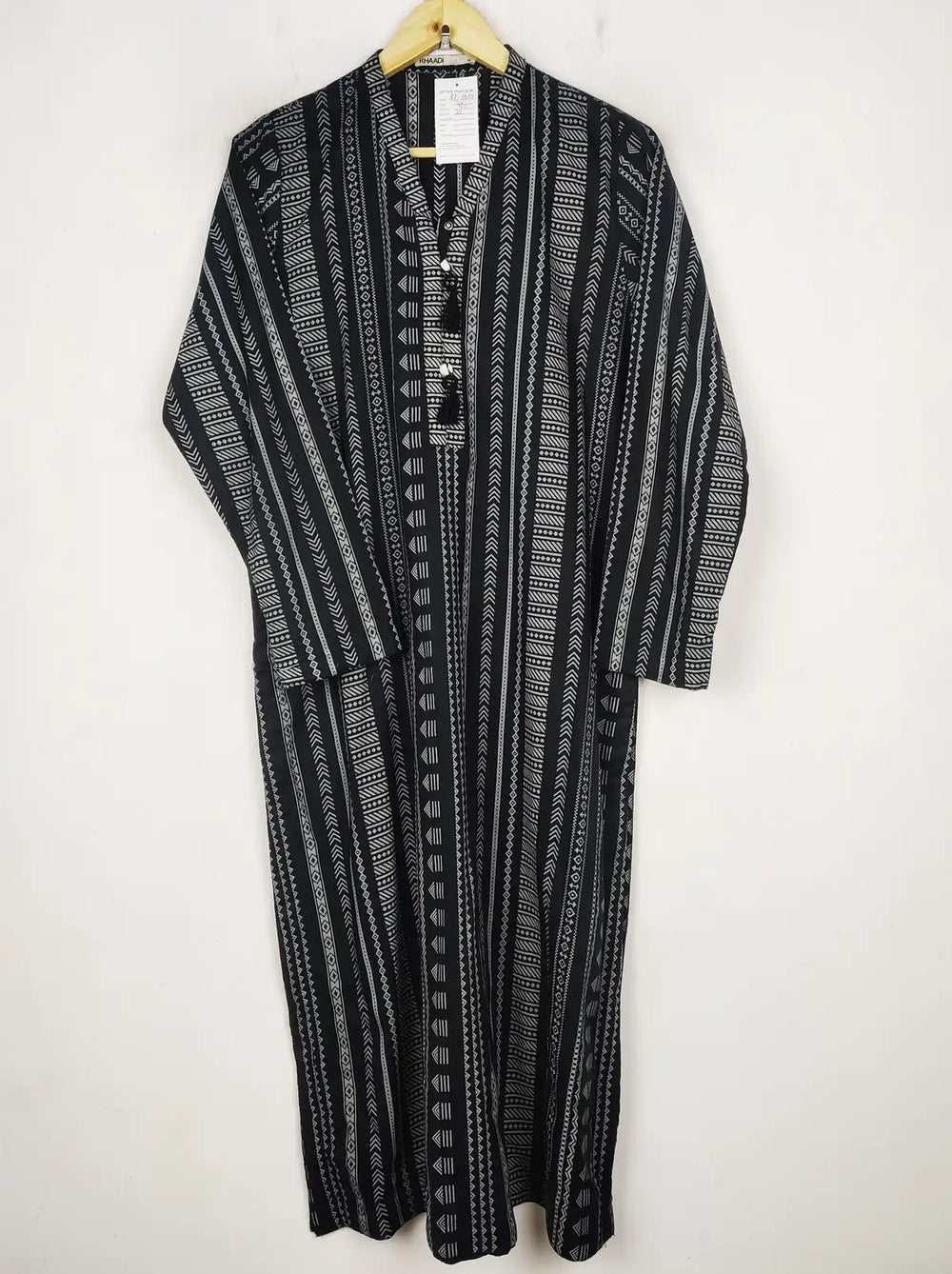 Buy online pre-used pre-loved 100% authentic & Original branded Khaadi (BK-5982) available in Pakistan. Top international brands avilable.