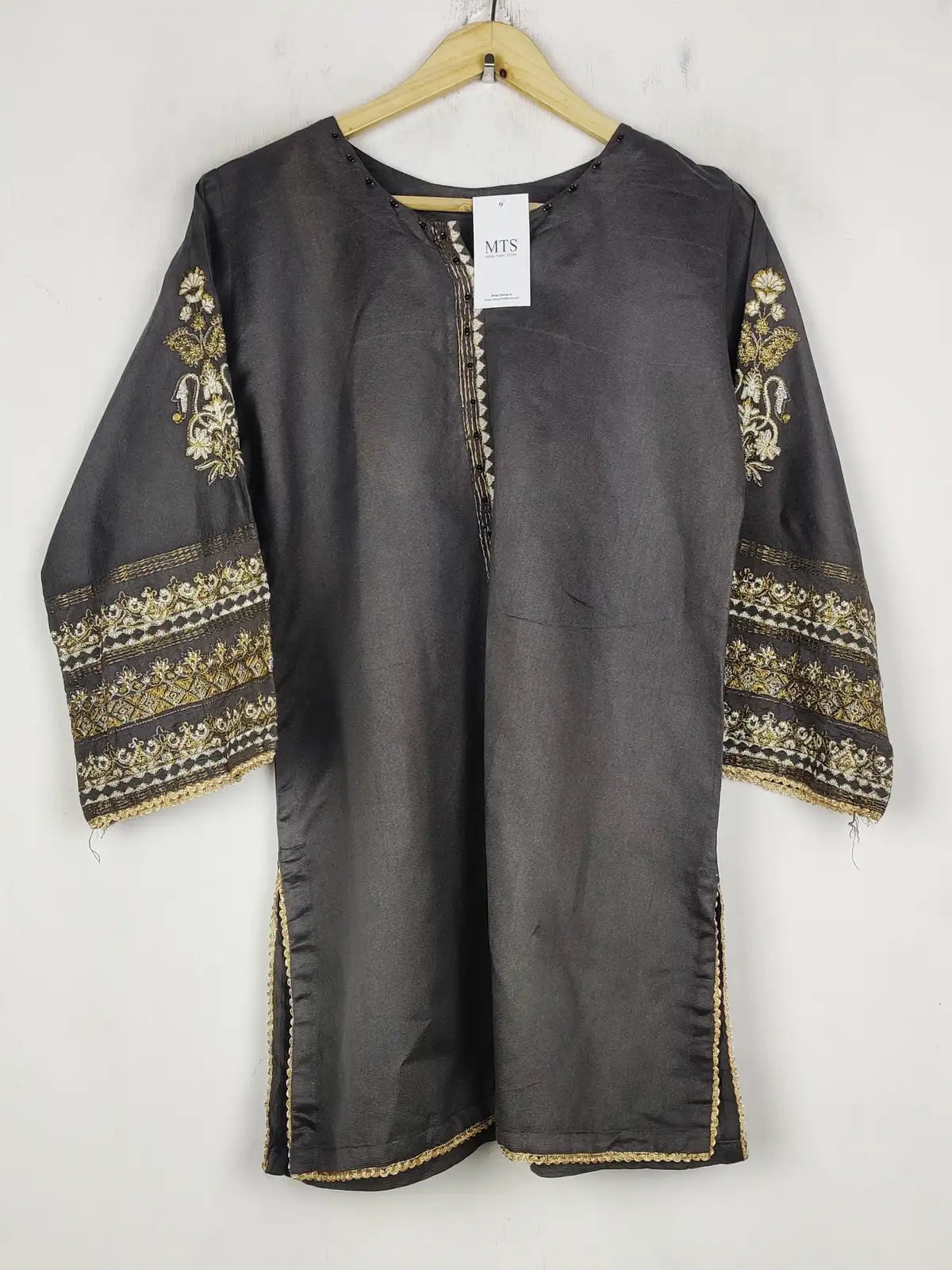 Buy online pre-used pre-loved 100% authentic & Original branded Unknown Brand (BK-6066) available in Pakistan. Top international brands avilable.