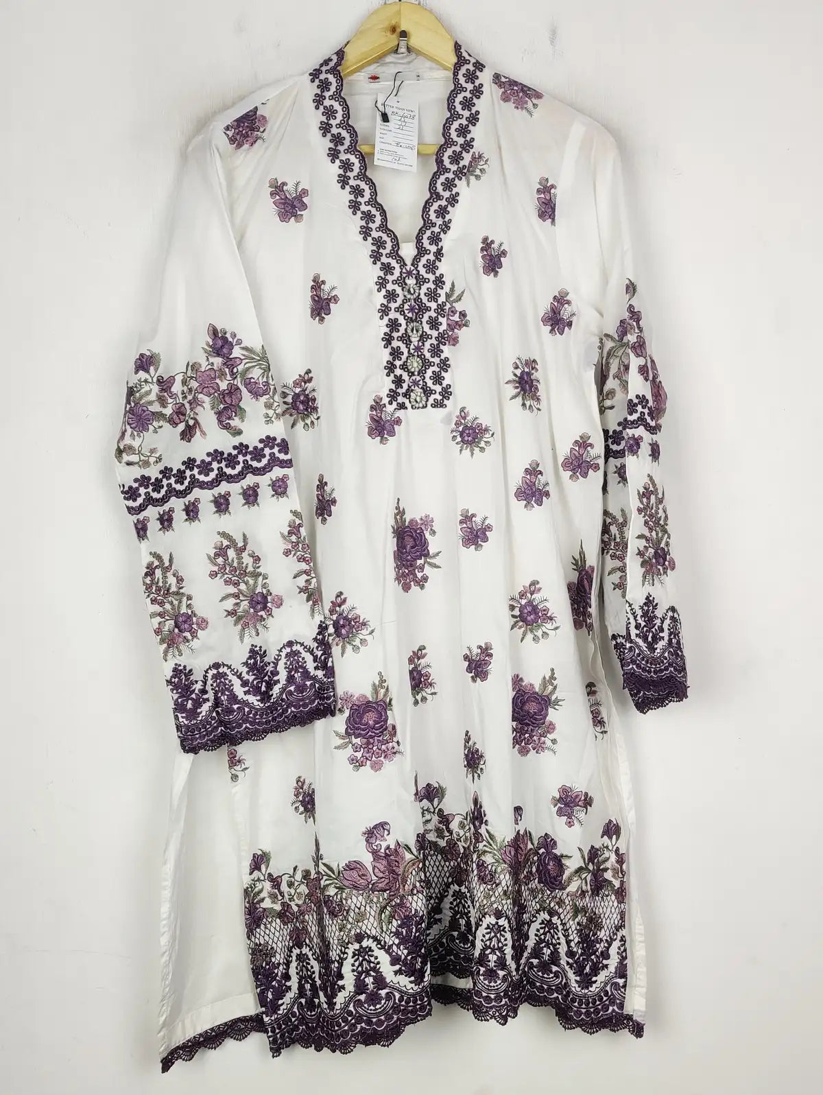 Buy online pre-used pre-loved 100% authentic & Original branded Khaadi (BK-6078) available in Pakistan. Top international brands avilable.