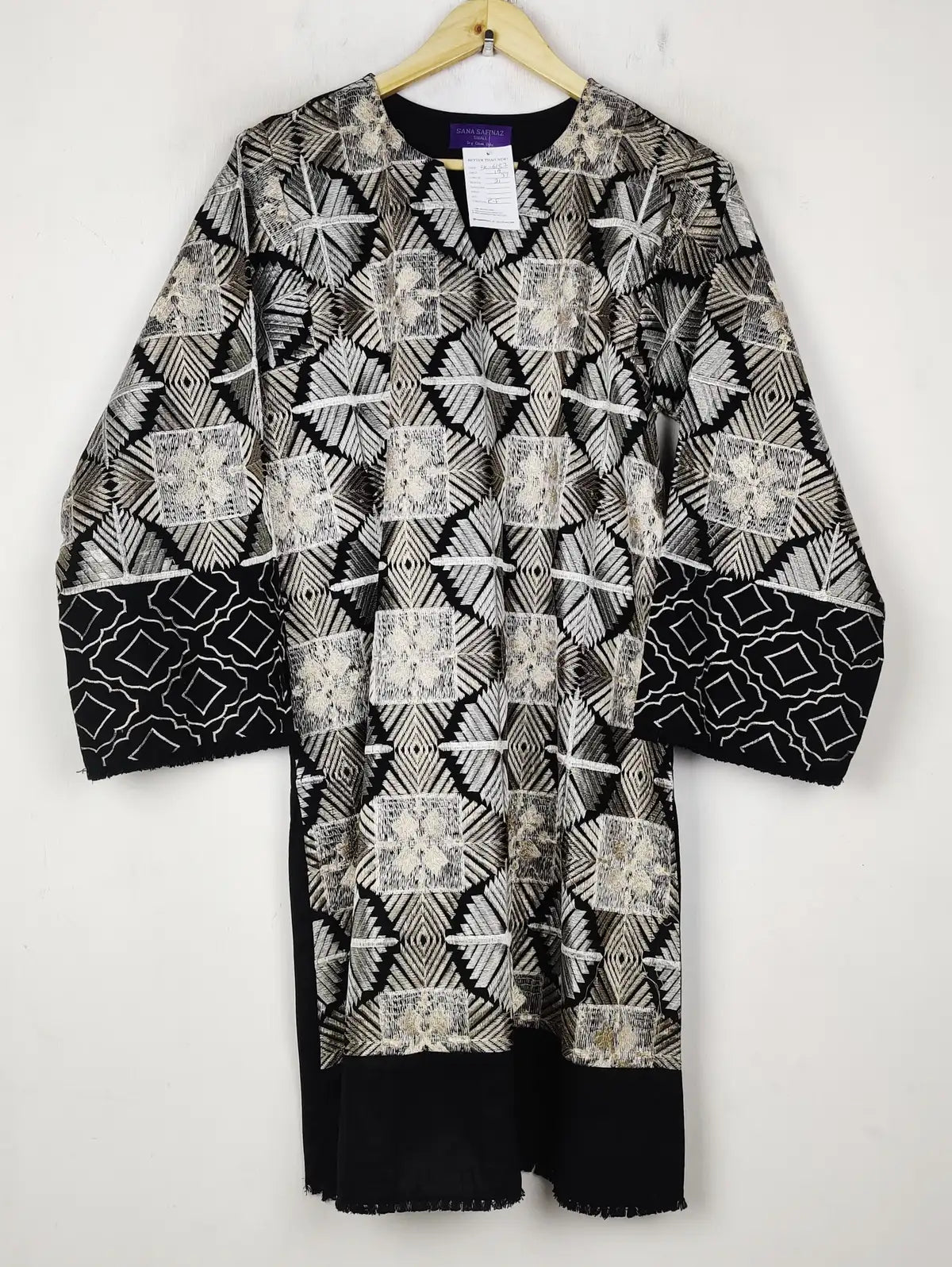 Buy online pre-used pre-loved 100% authentic & Original branded Sana Safinaz (BK-6137) available in Pakistan. Top international brands avilable.