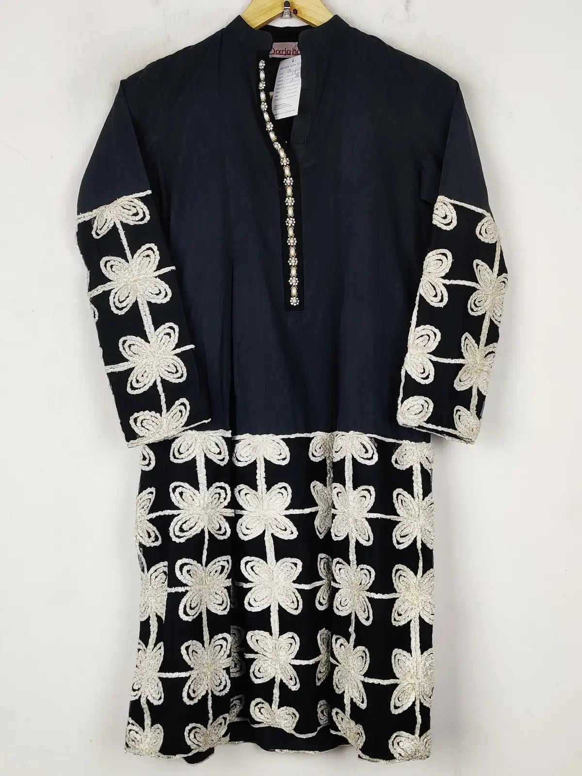 Buy online pre-used pre-loved 100% authentic & Original branded Sarja Hanis (BK-6156) available in Pakistan. Top international brands avilable.
