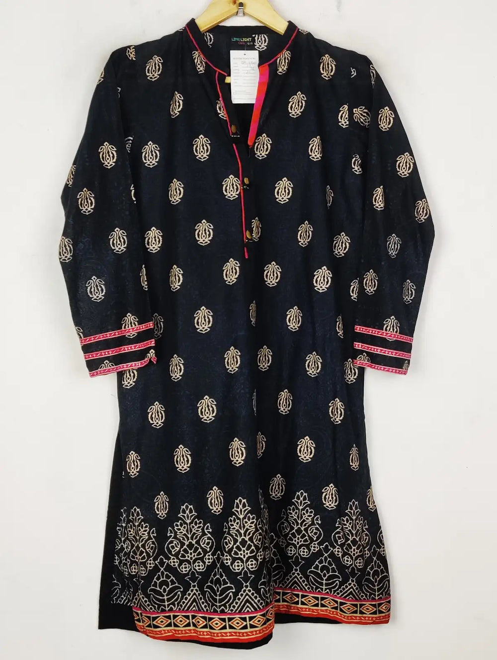 Buy online pre-used pre-loved 100% authentic & Original branded Sohaye (BK-6159) available in Pakistan. Top international brands avilable.