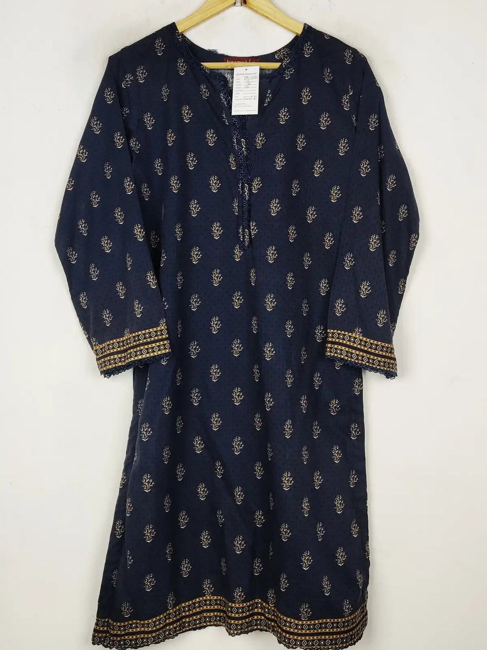 Buy online pre-used pre-loved 100% authentic & Original branded Bin Saeed (BK-6175) available in Pakistan. Top international brands avilable.