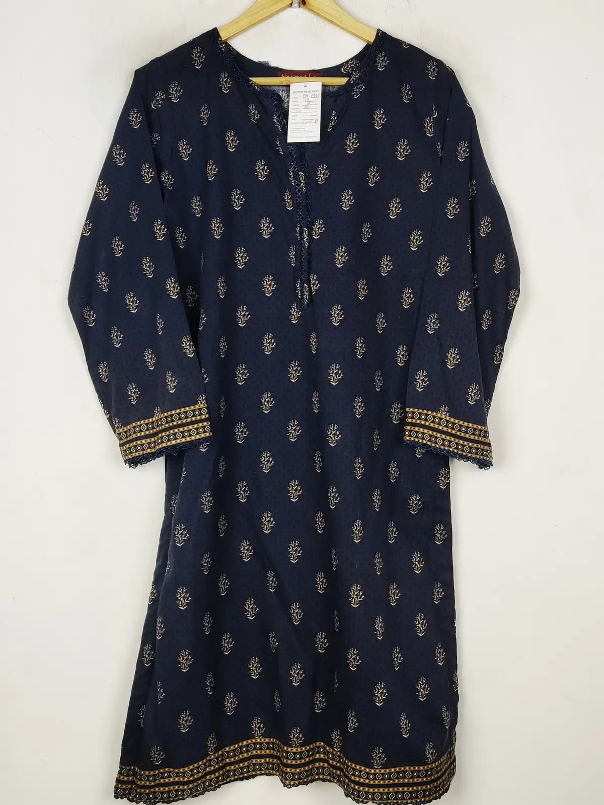 Buy online pre-used pre-loved 100% authentic & Original branded Bin Saeed (BK-6175) available in Pakistan. Top international brands avilable.