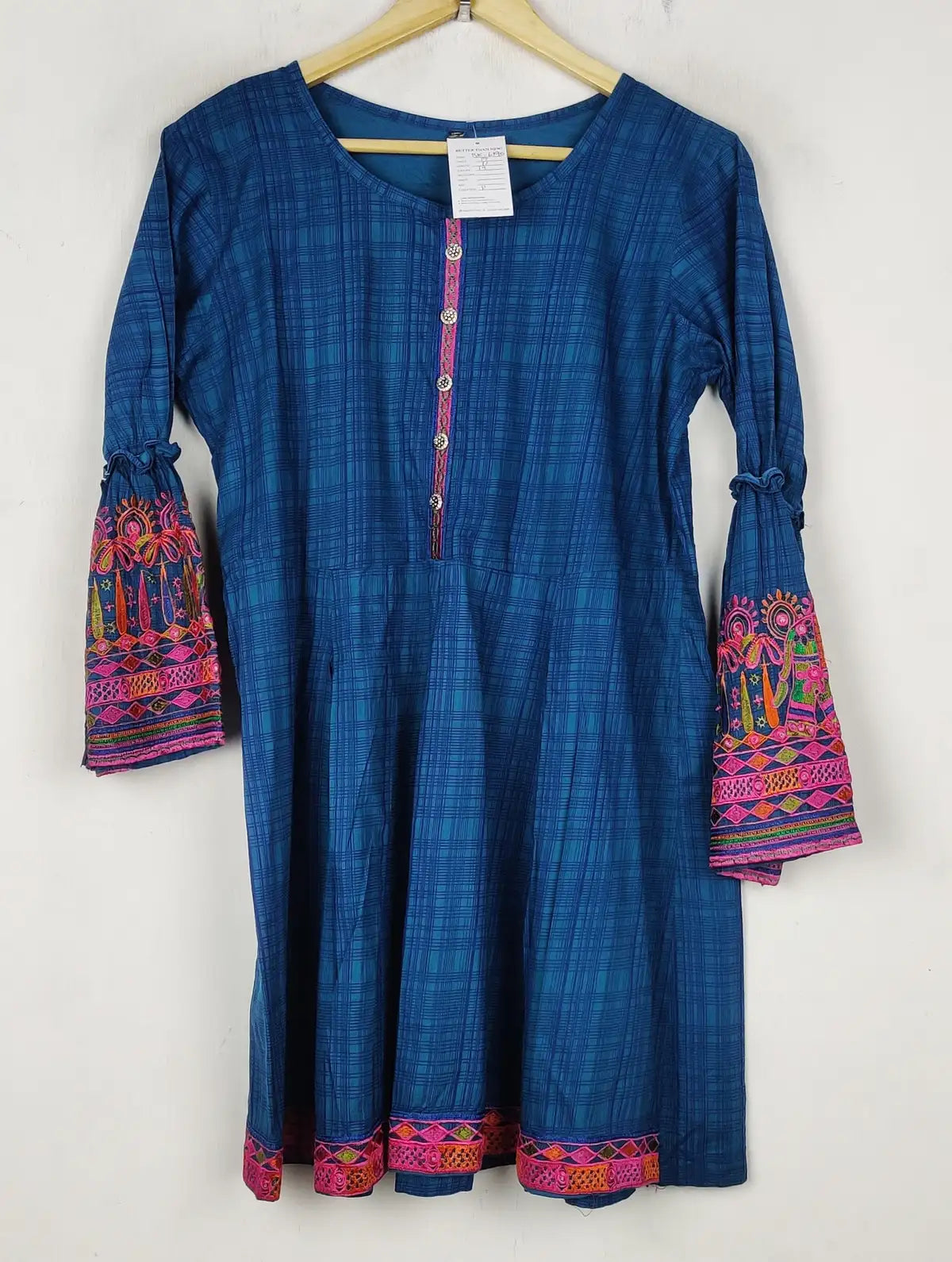 Buy online pre-used pre-loved 100% authentic & Original branded Unknown Brand (BK-6190) available in Pakistan. Top international brands avilable.