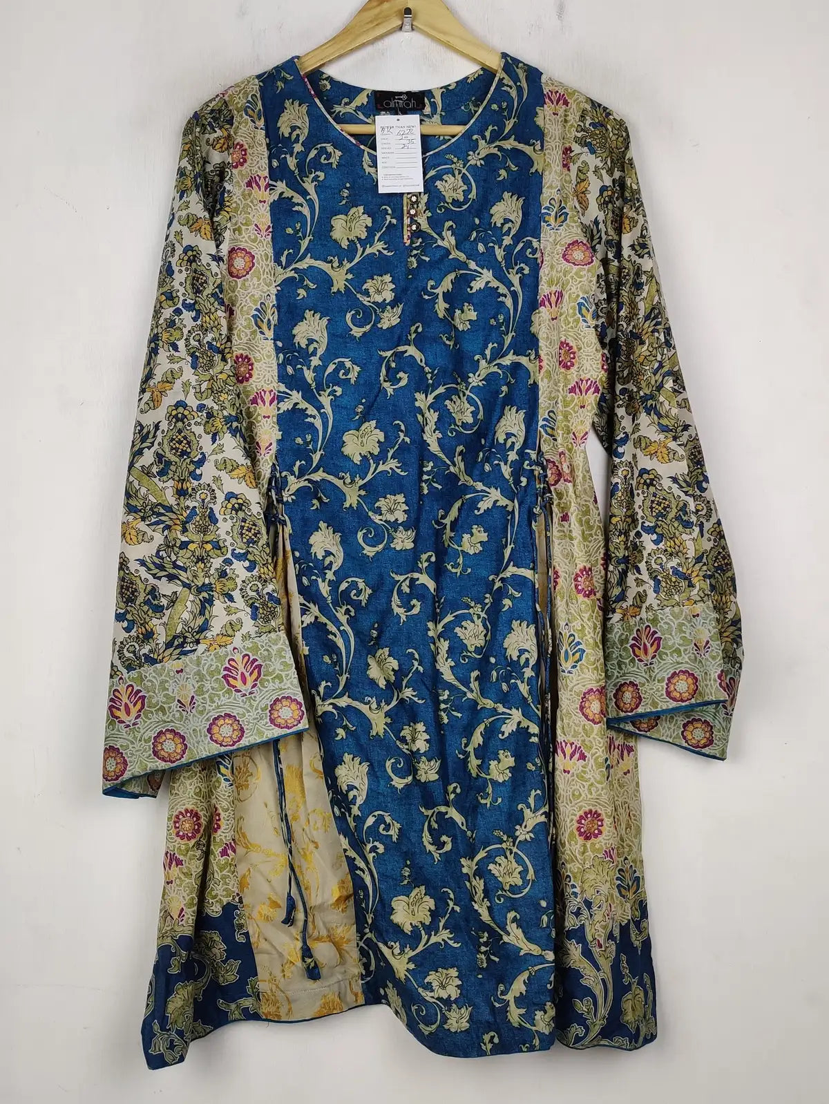 Buy online pre-used pre-loved 100% authentic & Original branded Almirah (BK-6222) available in Pakistan. Top international brands avilable.