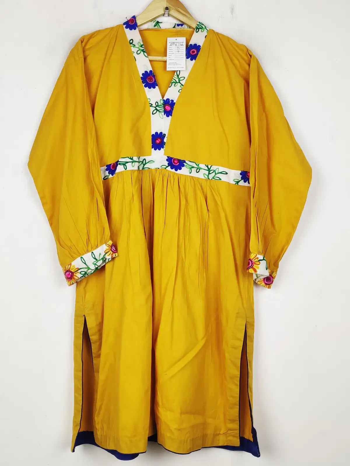 Buy online pre-used pre-loved 100% authentic & Original branded Sana Safinaz (BK-6246) available in Pakistan. Top international brands avilable.