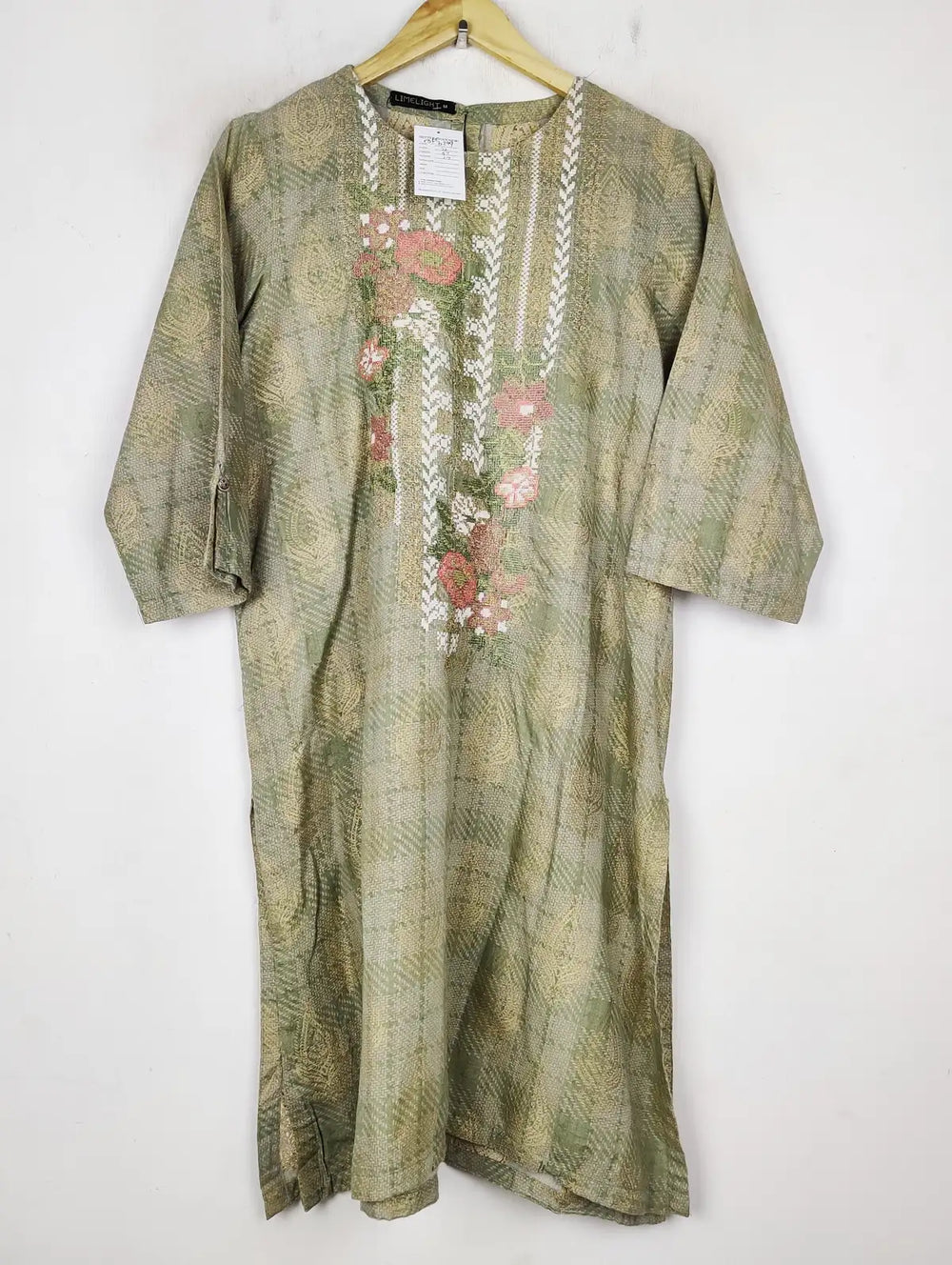 Buy online pre-used pre-loved 100% authentic & Original branded Al Karam (BK-6249) available in Pakistan. Top international brands avilable.