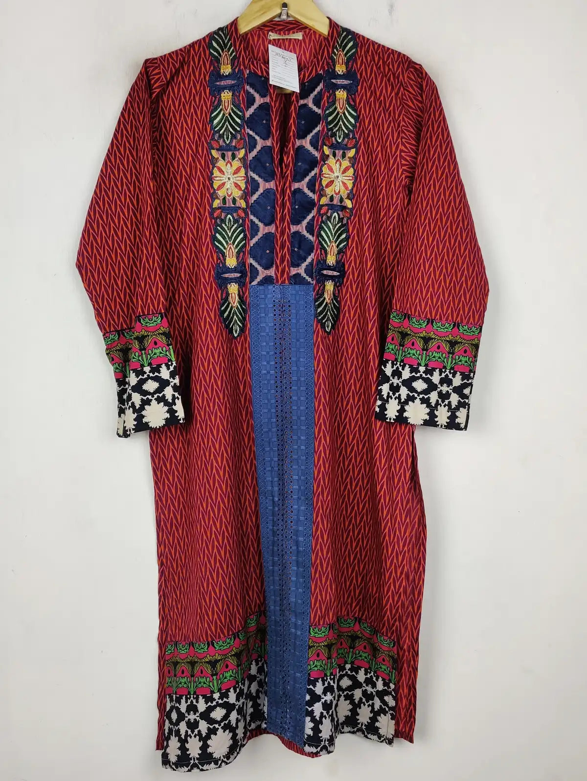Buy online pre-used pre-loved 100% authentic & Original branded Beechtree (BK-6282) available in Pakistan. Top international brands avilable.