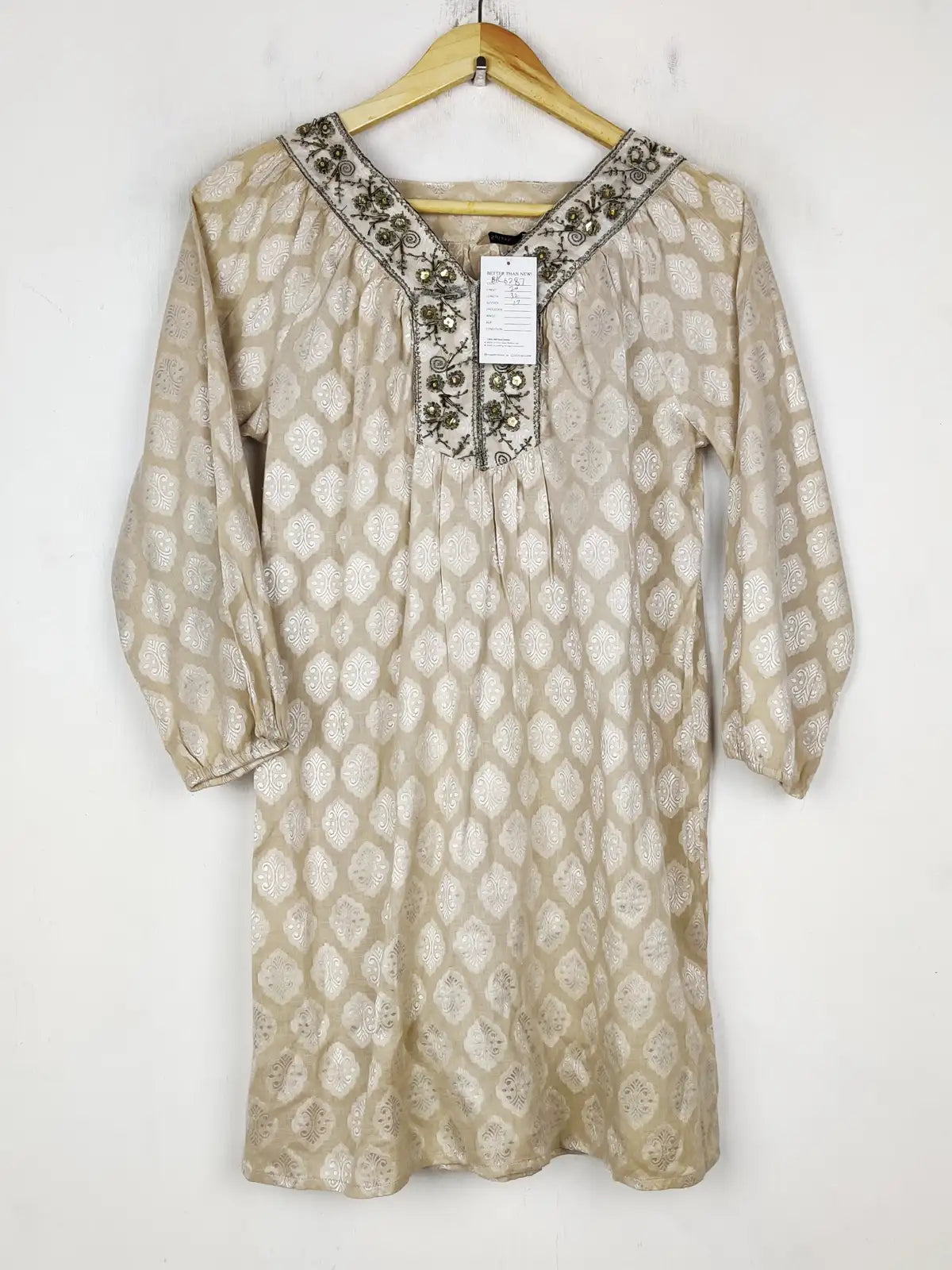 Buy online pre-used pre-loved 100% authentic & Original branded Slash (BK-6287) available in Pakistan. Top international brands avilable.
