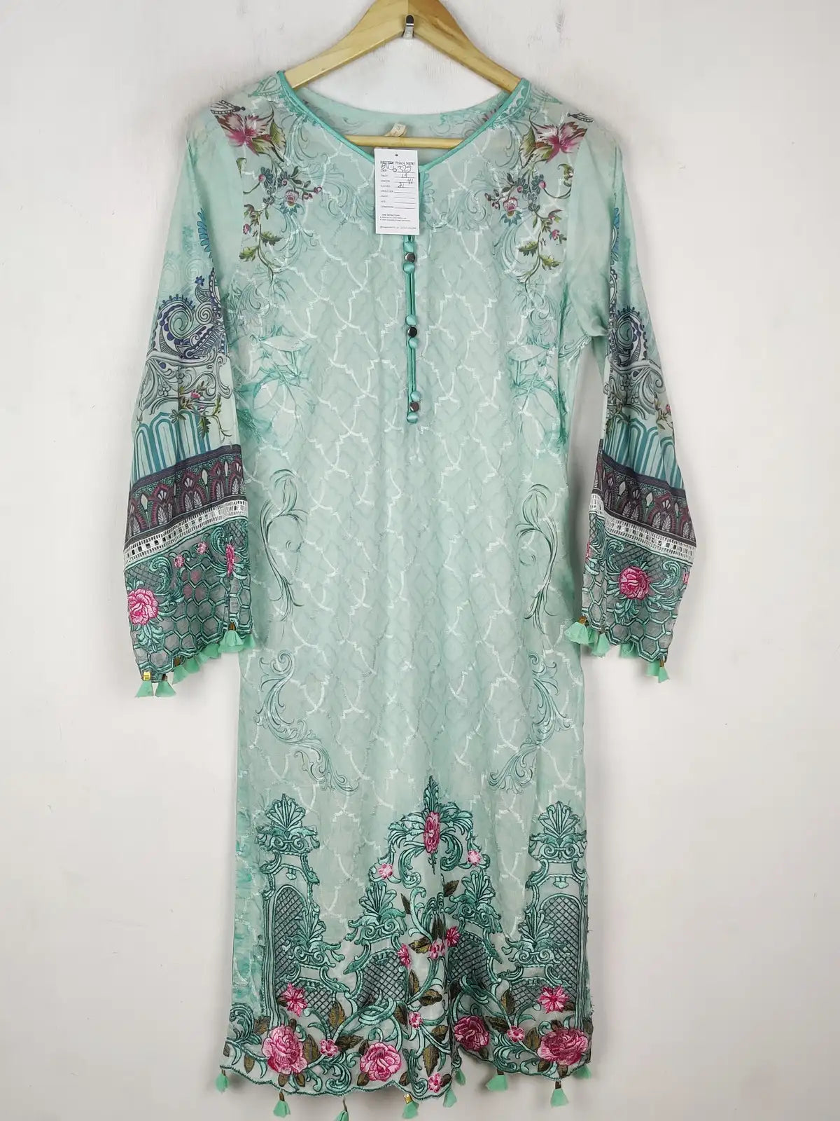 Buy online pre-used pre-loved 100% authentic & Original branded Simrans (BK-6325) available in Pakistan. Top international brands avilable.