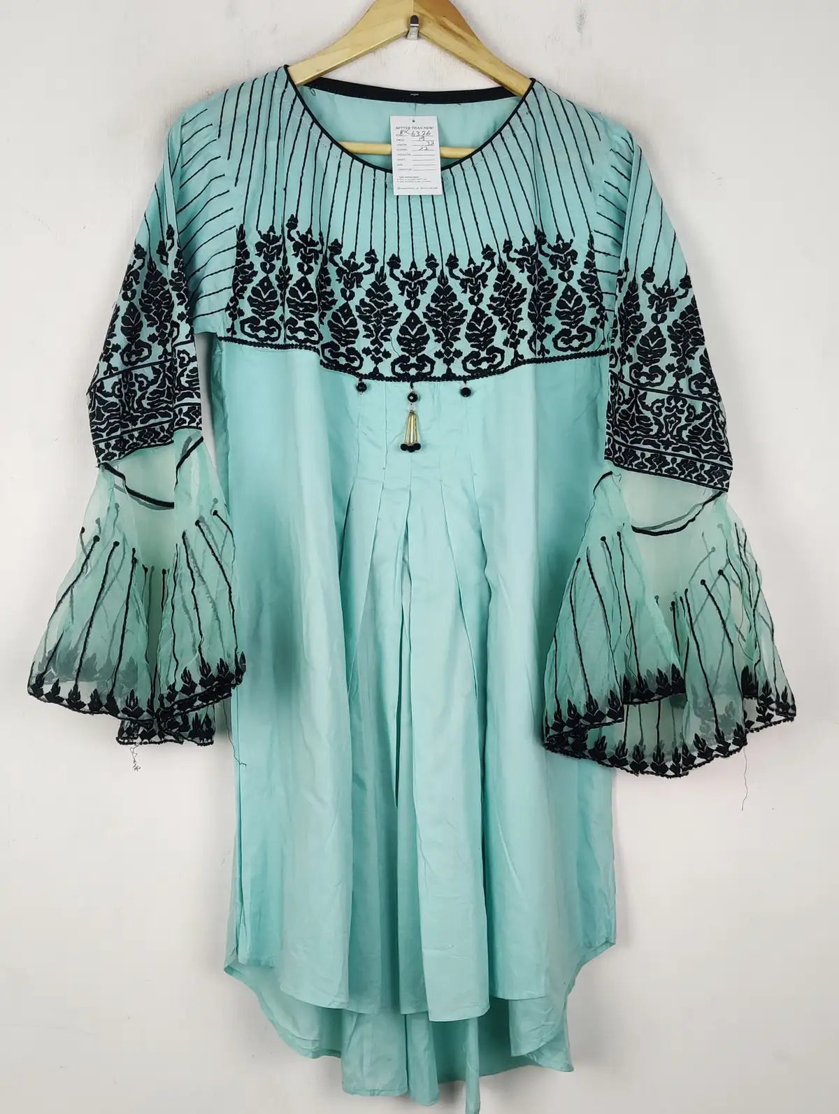 Buy online pre-used pre-loved 100% authentic & Original branded Unknown Brand (BK-6326) available in Pakistan. Top international brands avilable.
