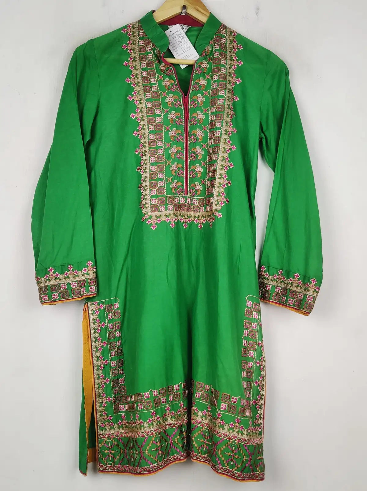 Buy online pre-used pre-loved 100% authentic & Original branded Chinyere (BK-6357) available in Pakistan. Top international brands avilable.