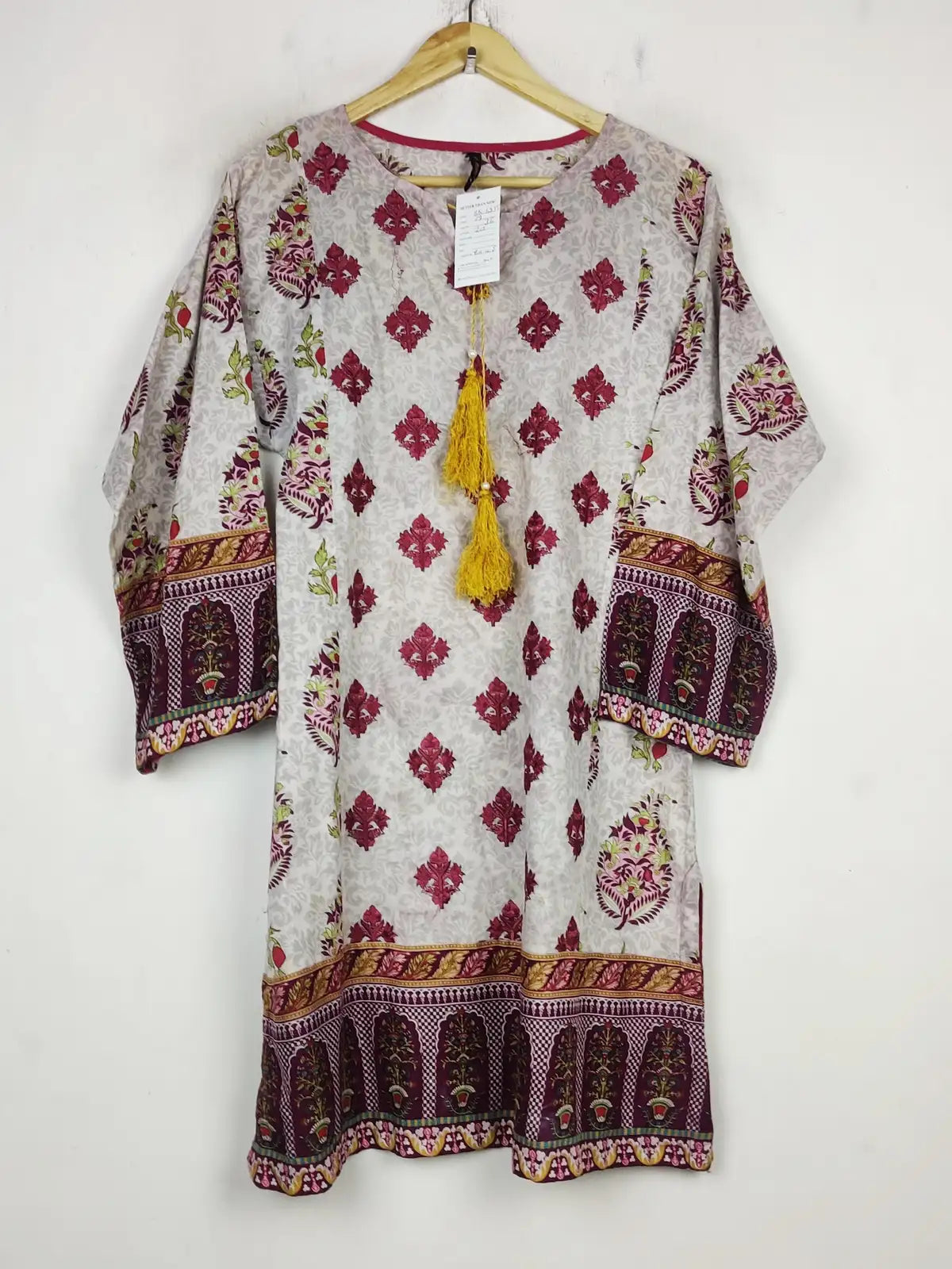 Buy online pre-used pre-loved 100% authentic & Original branded Warda (BK-6375) available in Pakistan. Top international brands avilable.