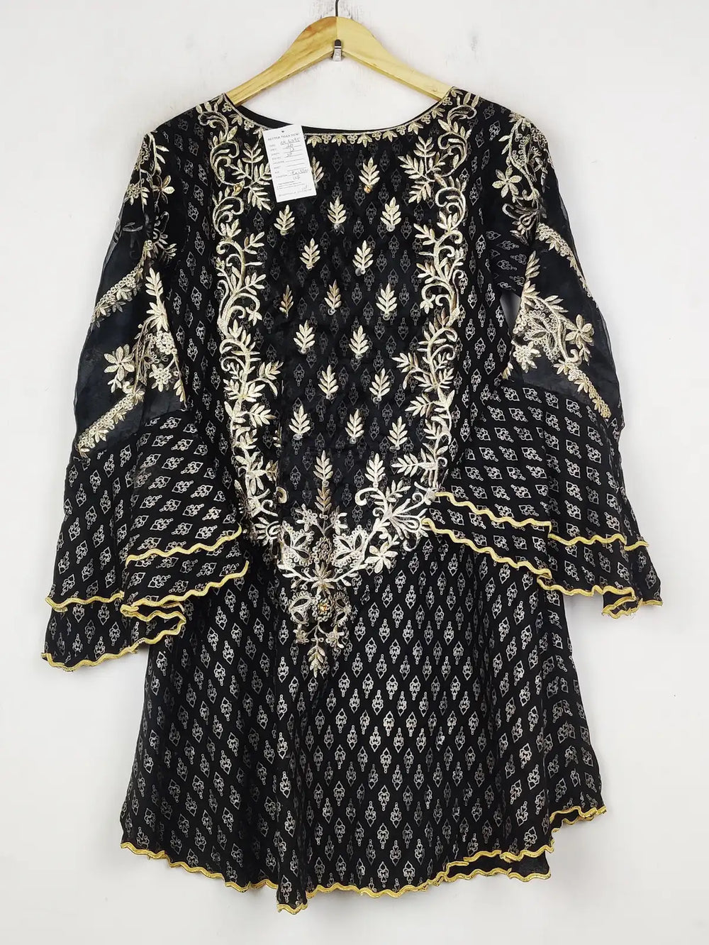 Buy online pre-used pre-loved 100% authentic & Original branded Unknown Brand (BK-6395) available in Pakistan. Top international brands avilable.