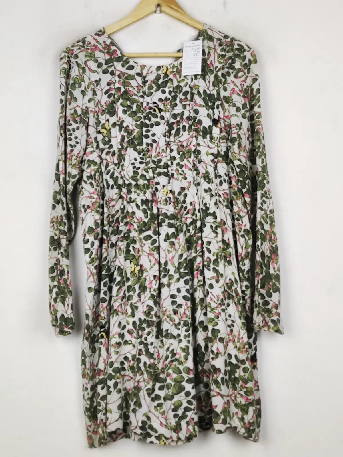 Buy online pre-used pre-loved 100% authentic & Original branded Unknown Brand (BK-6397) available in Pakistan. Top international brands avilable.
