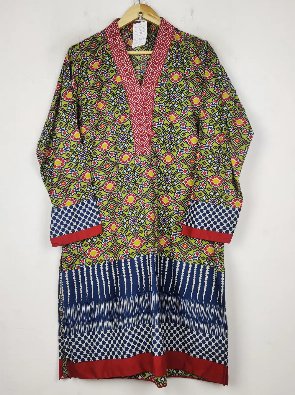 Buy online pre-used pre-loved 100% authentic & Original branded Khaadi (BK-6401) available in Pakistan. Top international brands avilable.