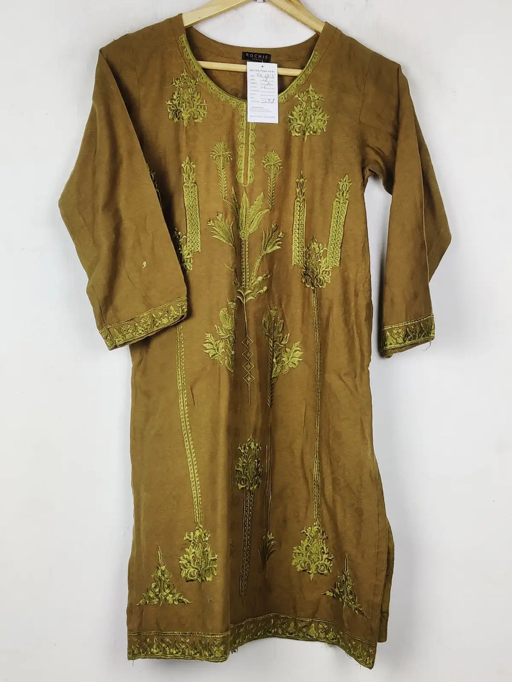 Buy online pre-used pre-loved 100% authentic & Original branded Rochie (BK-6415) available in Pakistan. Top international brands avilable.