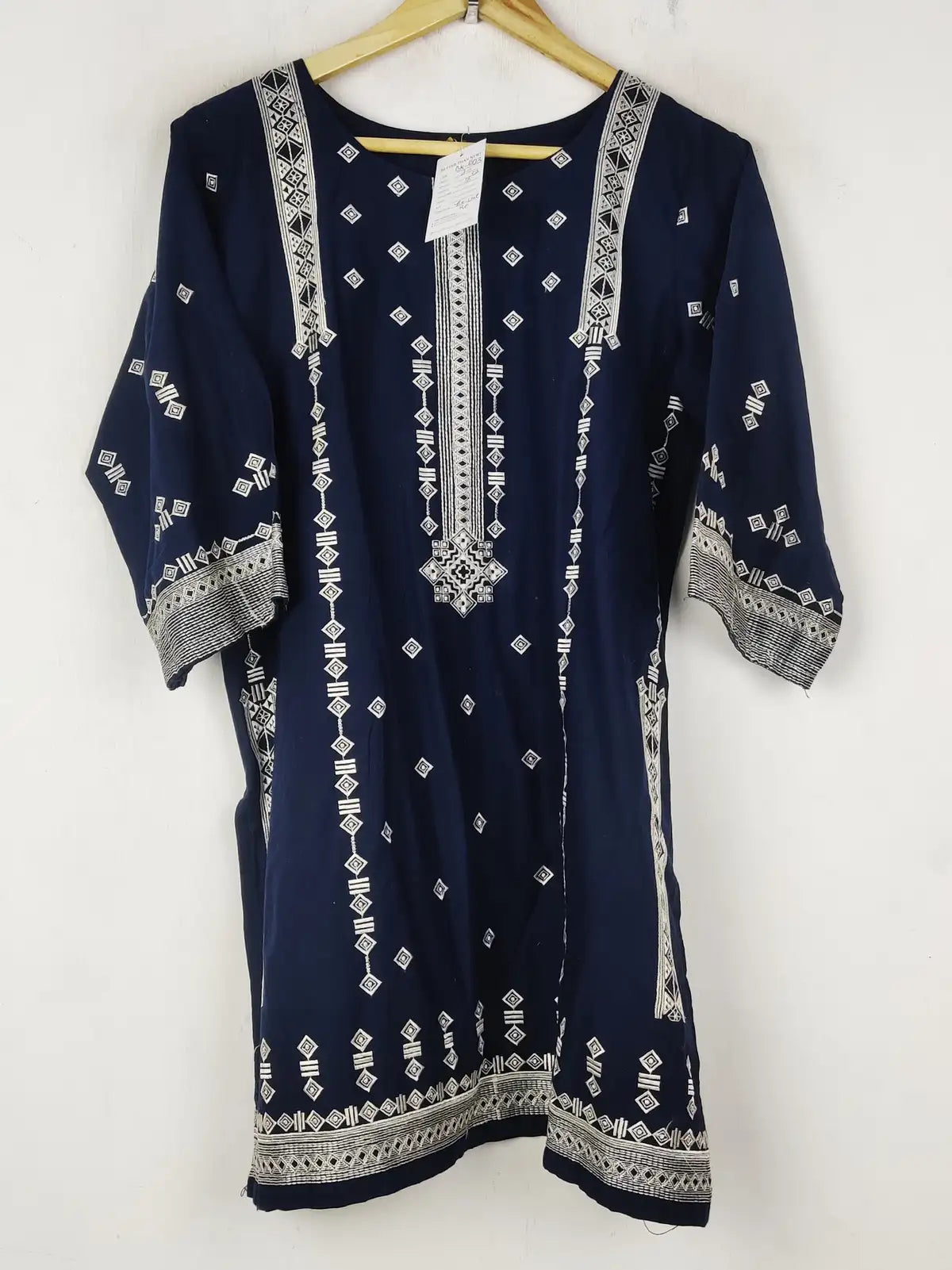 Buy online pre-used pre-loved 100% authentic & Original branded Abeera (BK-6423) available in Pakistan. Top international brands avilable.