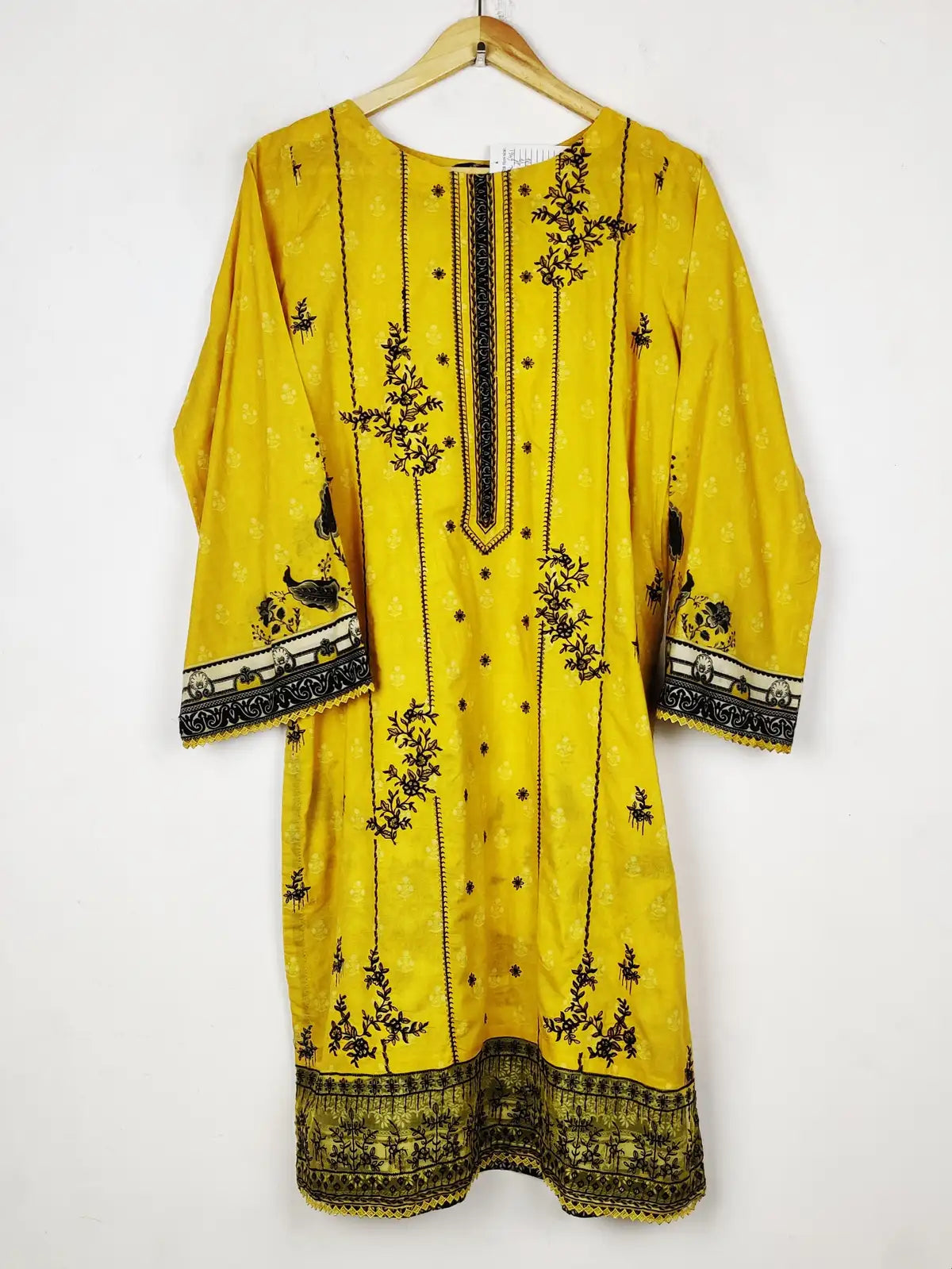 Buy online pre-used pre-loved 100% authentic & Original branded Bin Saeed (BK-6461) available in Pakistan. Top international brands avilable.