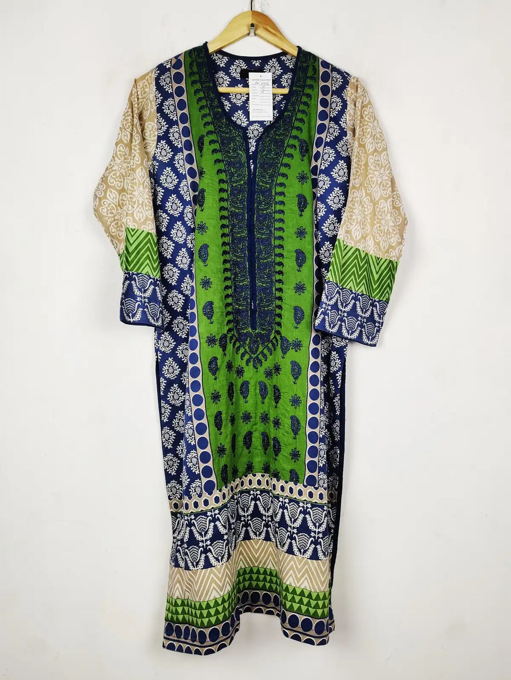 Buy online pre-used pre-loved 100% authentic & Original branded Bin Saeed (BK-6463) available in Pakistan. Top international brands avilable.