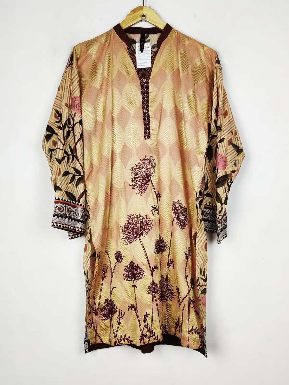 Buy online pre-used pre-loved 100% authentic & Original branded Warda (BK-6478) available in Pakistan. Top international brands avilable.
