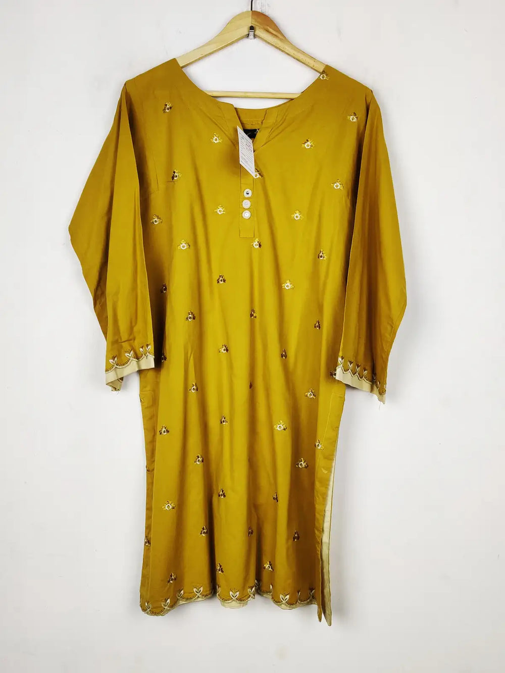 Buy online pre-used pre-loved 100% authentic & Original branded Nimsay (BK-6481) available in Pakistan. Top international brands avilable.