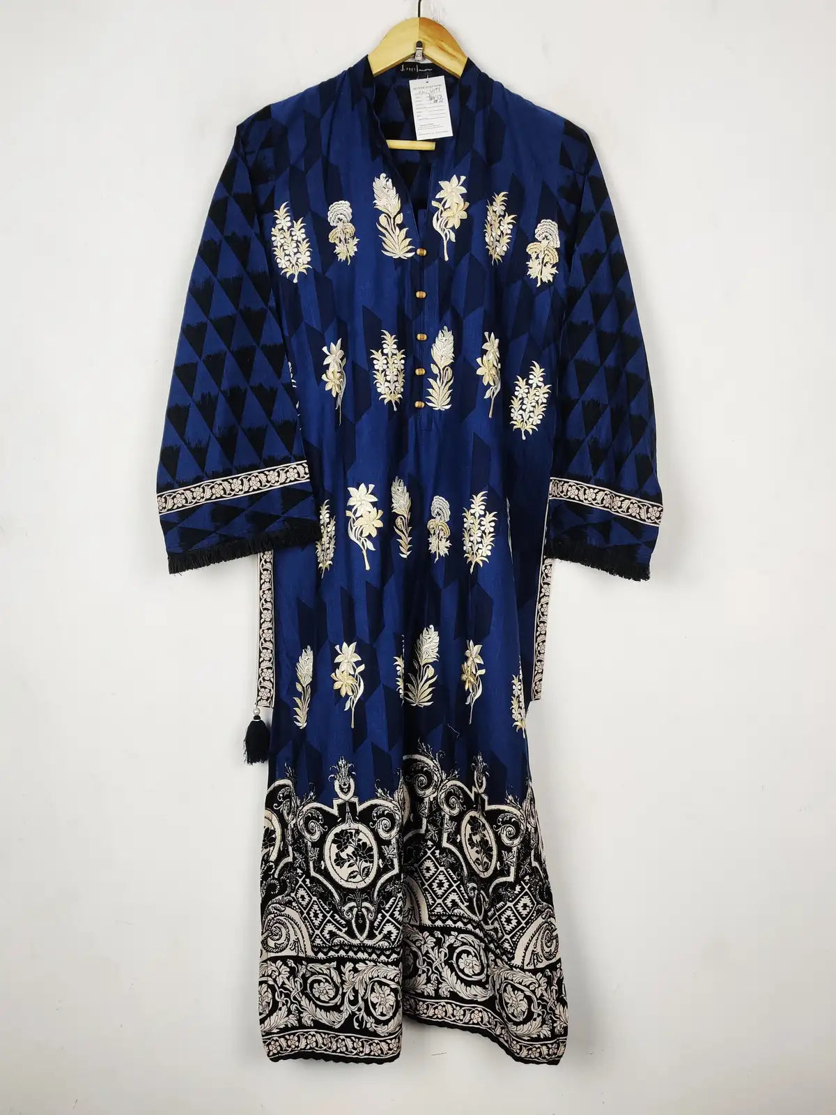 Buy online pre-used pre-loved 100% authentic & Original branded J. Pret (BK-6497) available in Pakistan. Top international brands avilable.