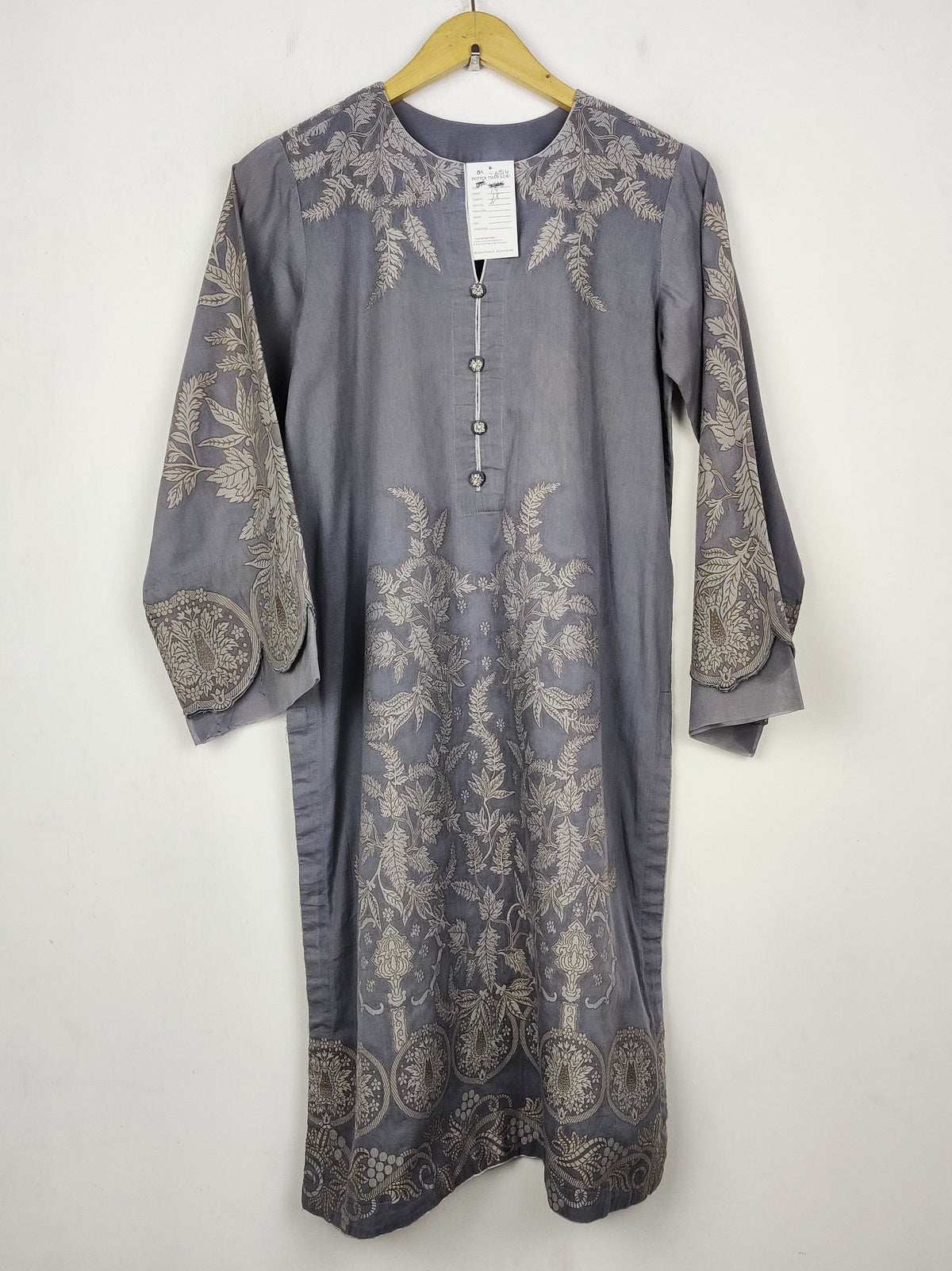 Buy online pre-used pre-loved 100% authentic & Original branded Alkaram Studio (BK-6514) available in Pakistan. Top international brands avilable.