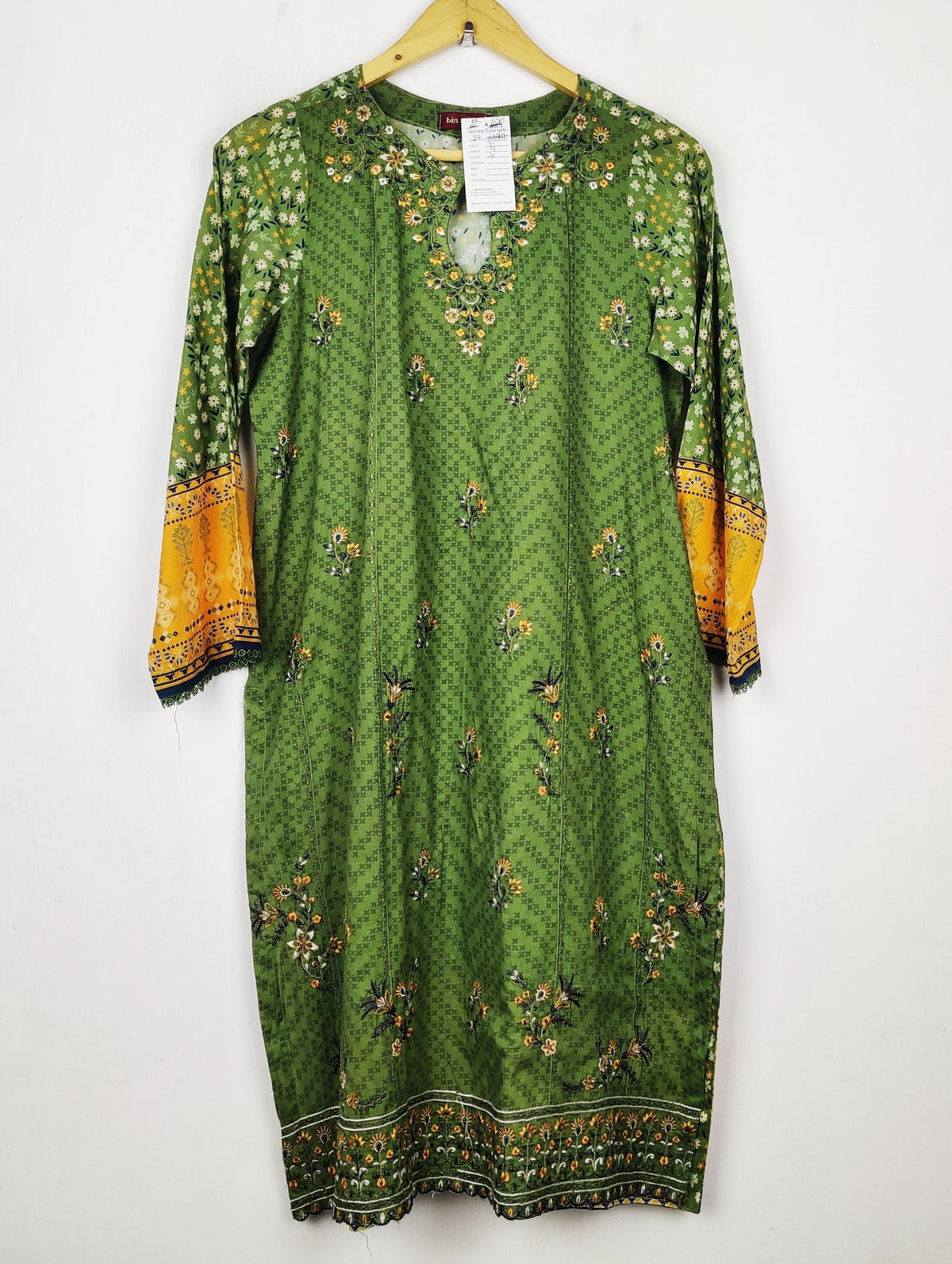 Buy online pre-used pre-loved 100% authentic & Original branded Bin Saeed (BK-6515) available in Pakistan. Top international brands avilable.