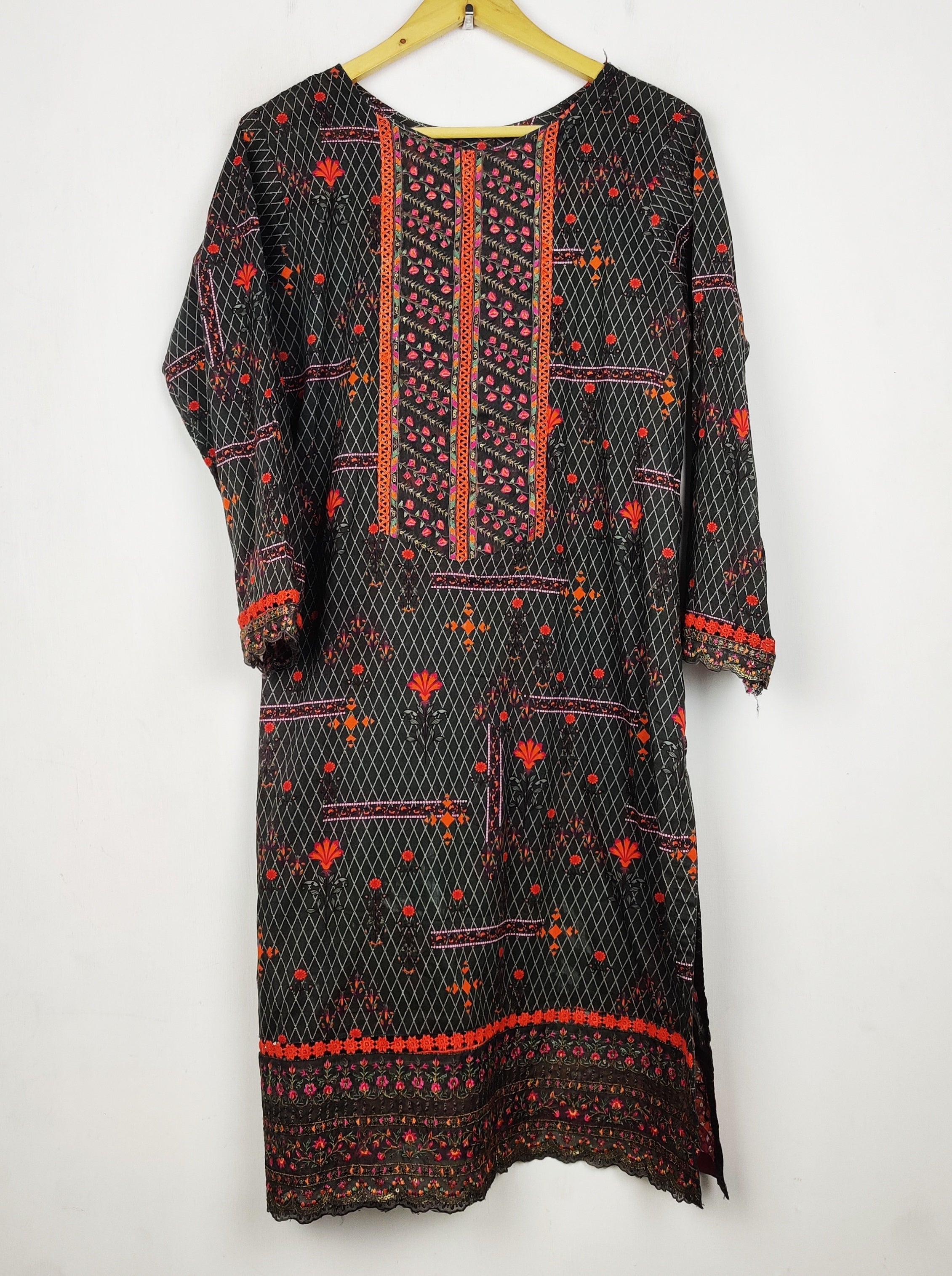 Buy online pre-used pre-loved 100% authentic & Original branded Unknown Brand (BK-6517) available in Pakistan. Top international brands avilable.
