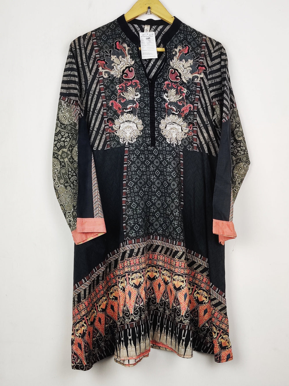 Buy online pre-used pre-loved 100% authentic & Original branded Ethnic (BK-6525) available in Pakistan. Top international brands avilable.
