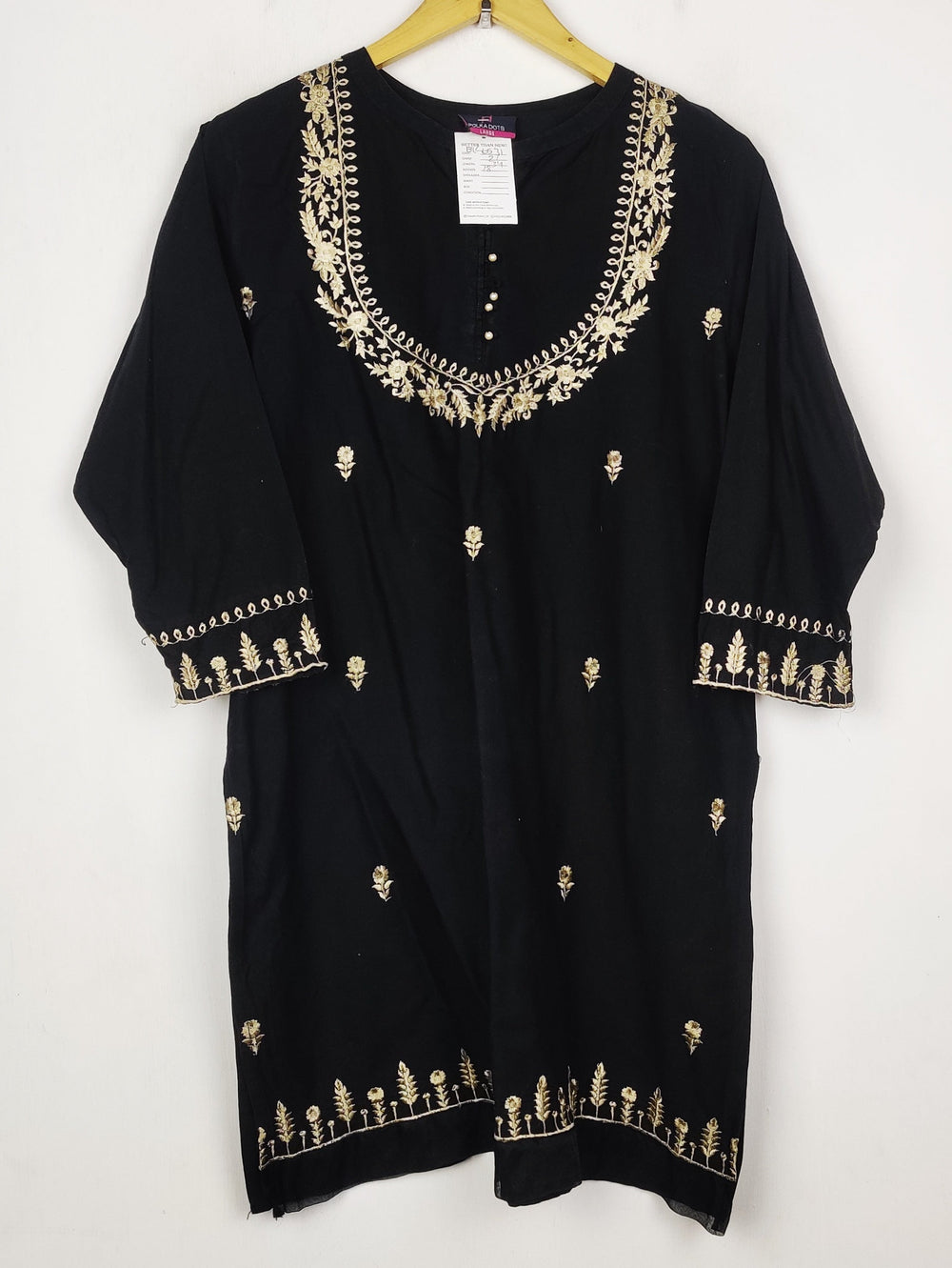 Buy online pre-used pre-loved 100% authentic & Original branded Polkadots (BK-6531) available in Pakistan. Top international brands avilable.